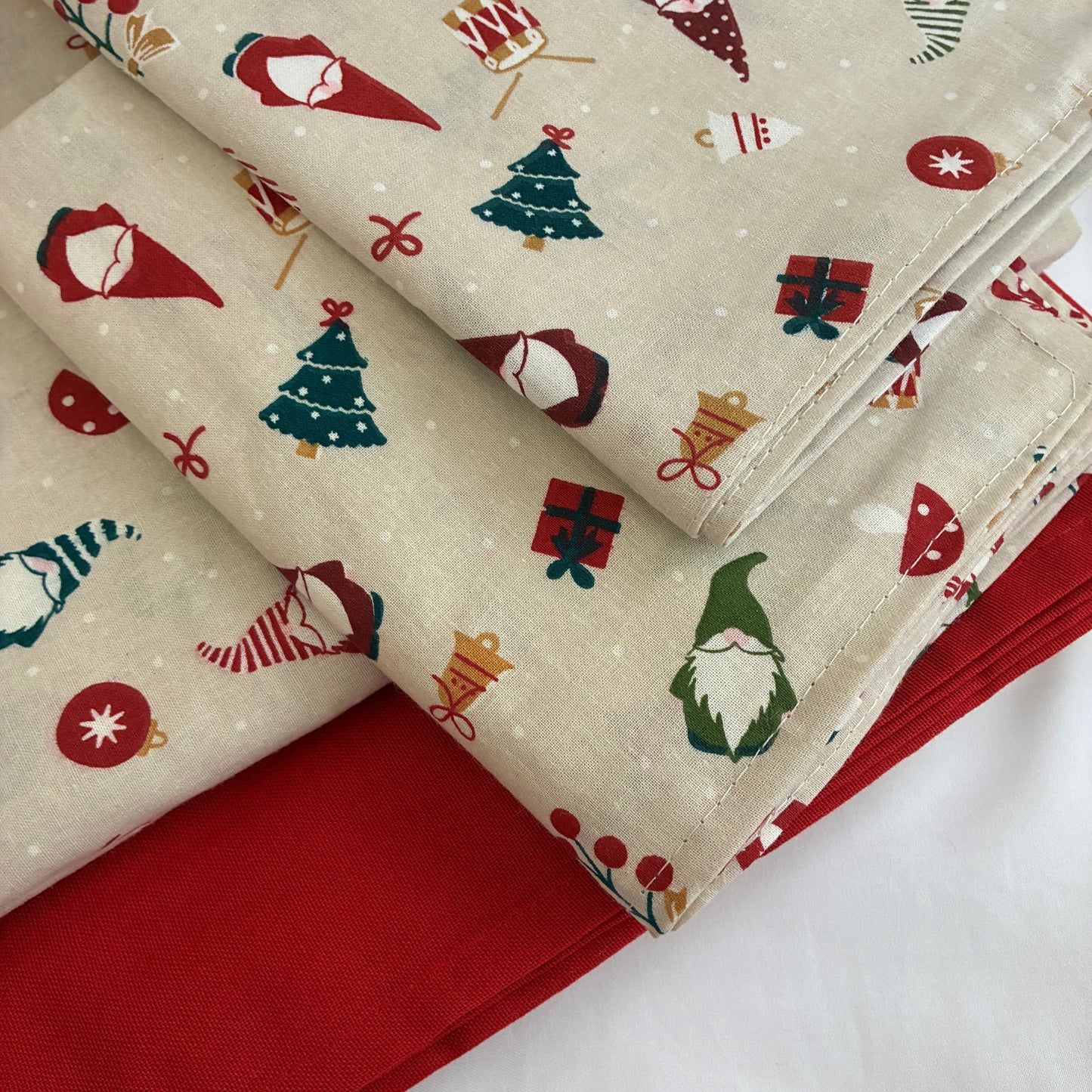 Santaclaus King Size Cotton Bedspread 100x110 in (2 pillow covers)