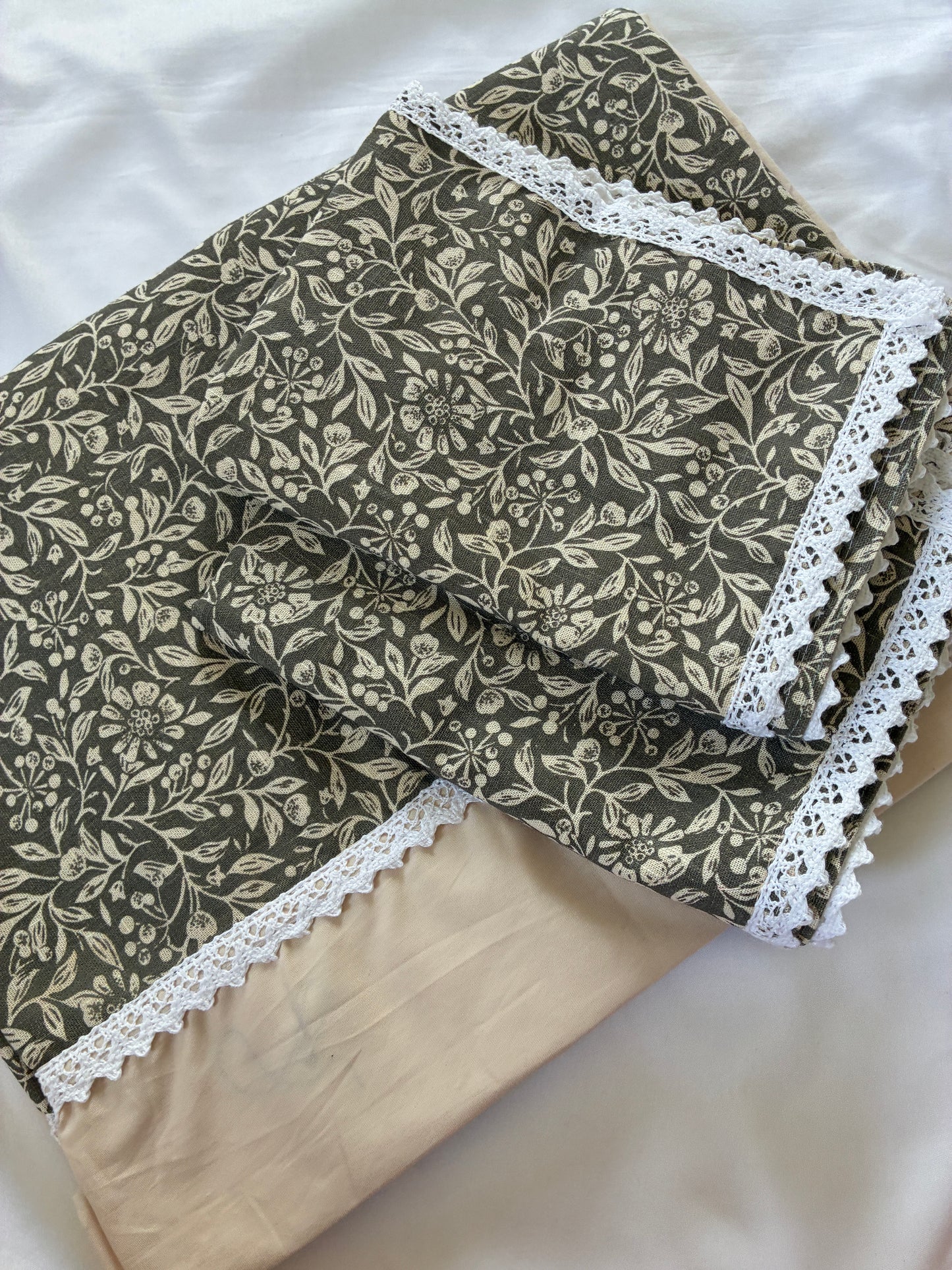 Lace Queen bedspread 90x100 inches