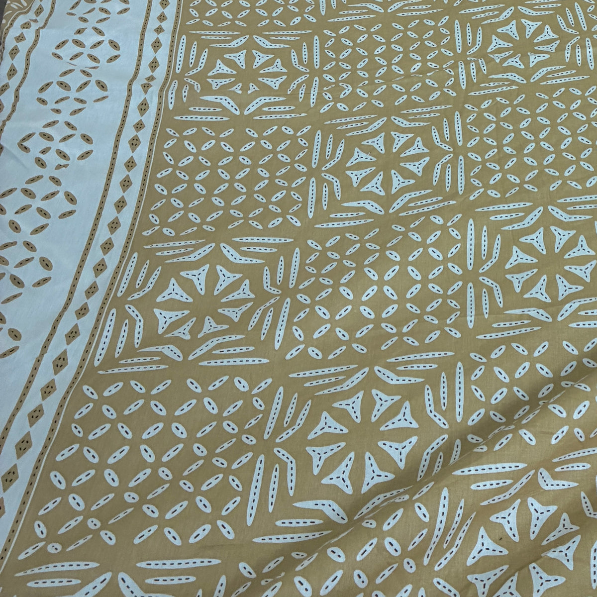 Queen Size Fitted Cotton Bedspread (2 pillow covers)