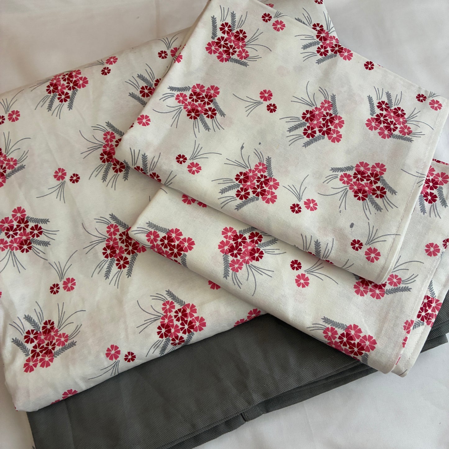 Mini Rose King Size Cotton Bedspread 100x110 inches (2 pillow covers)