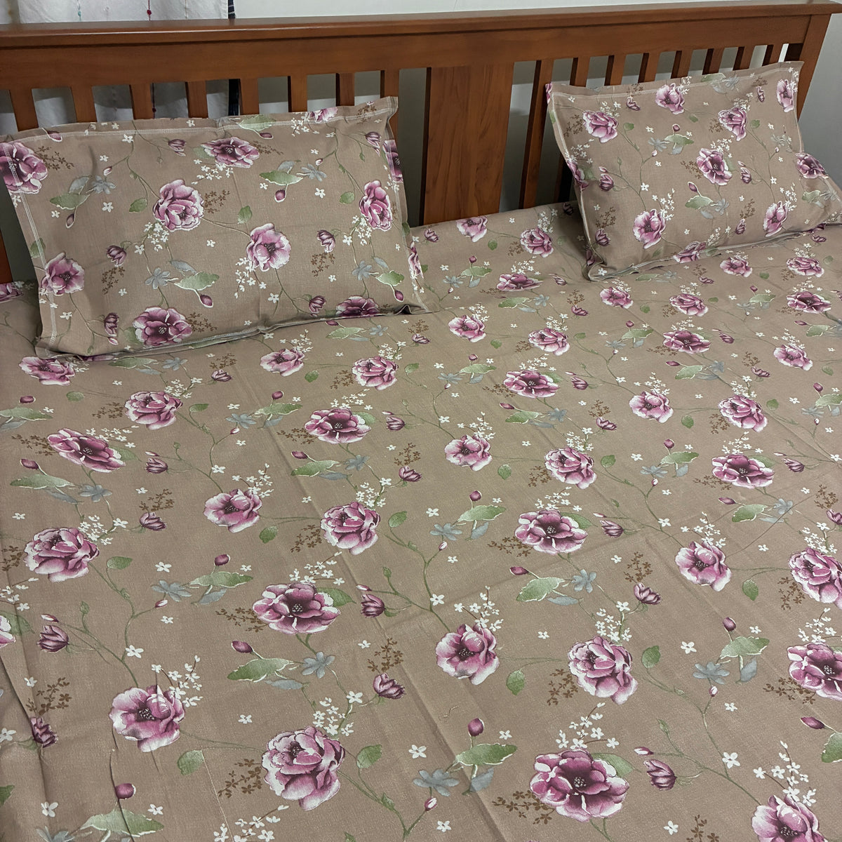 Super King Size Bedspread 120x 120 inches (2 PILLOW COVERS)