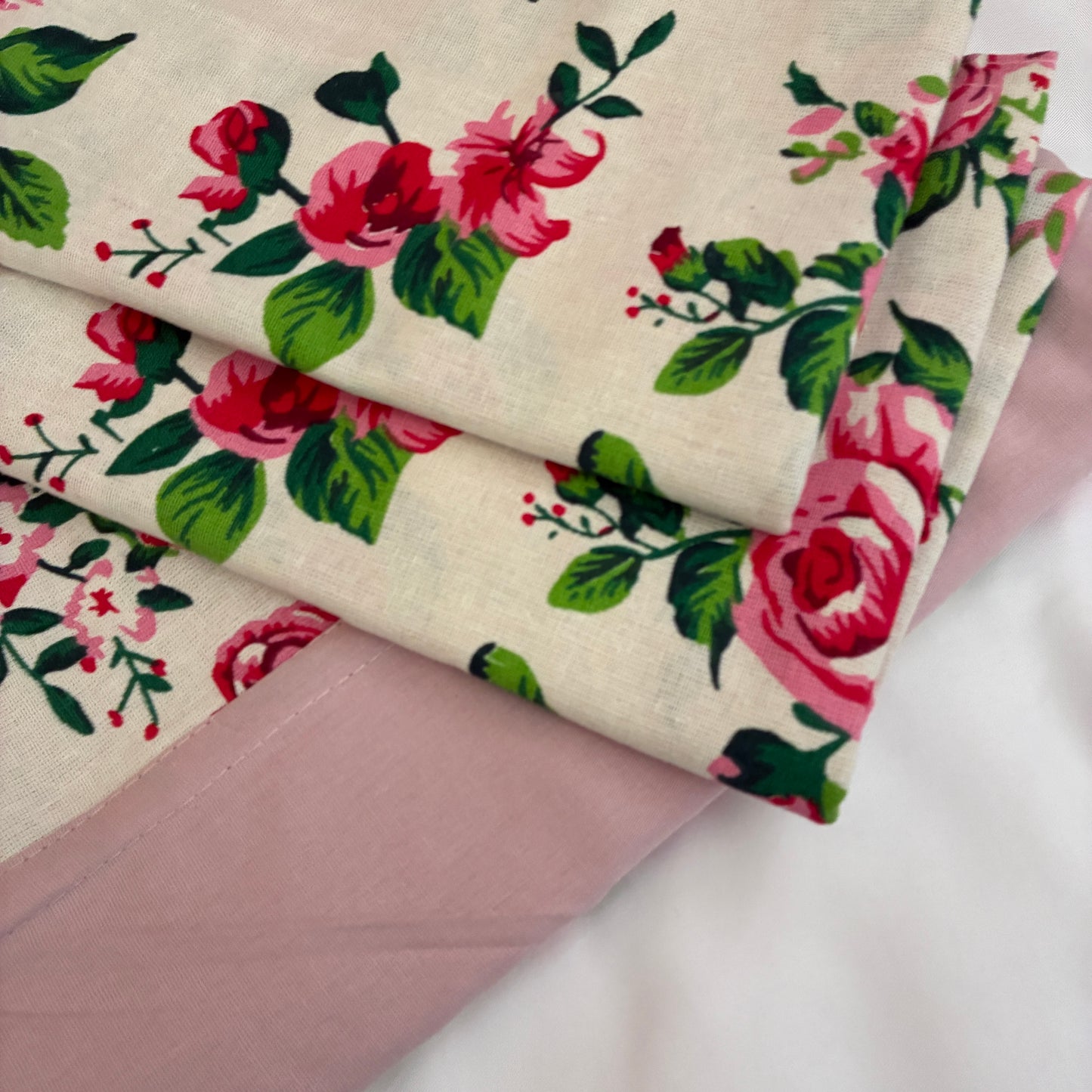 Rose Floral Queen bedspread 90x100 in(2 pillow covers)