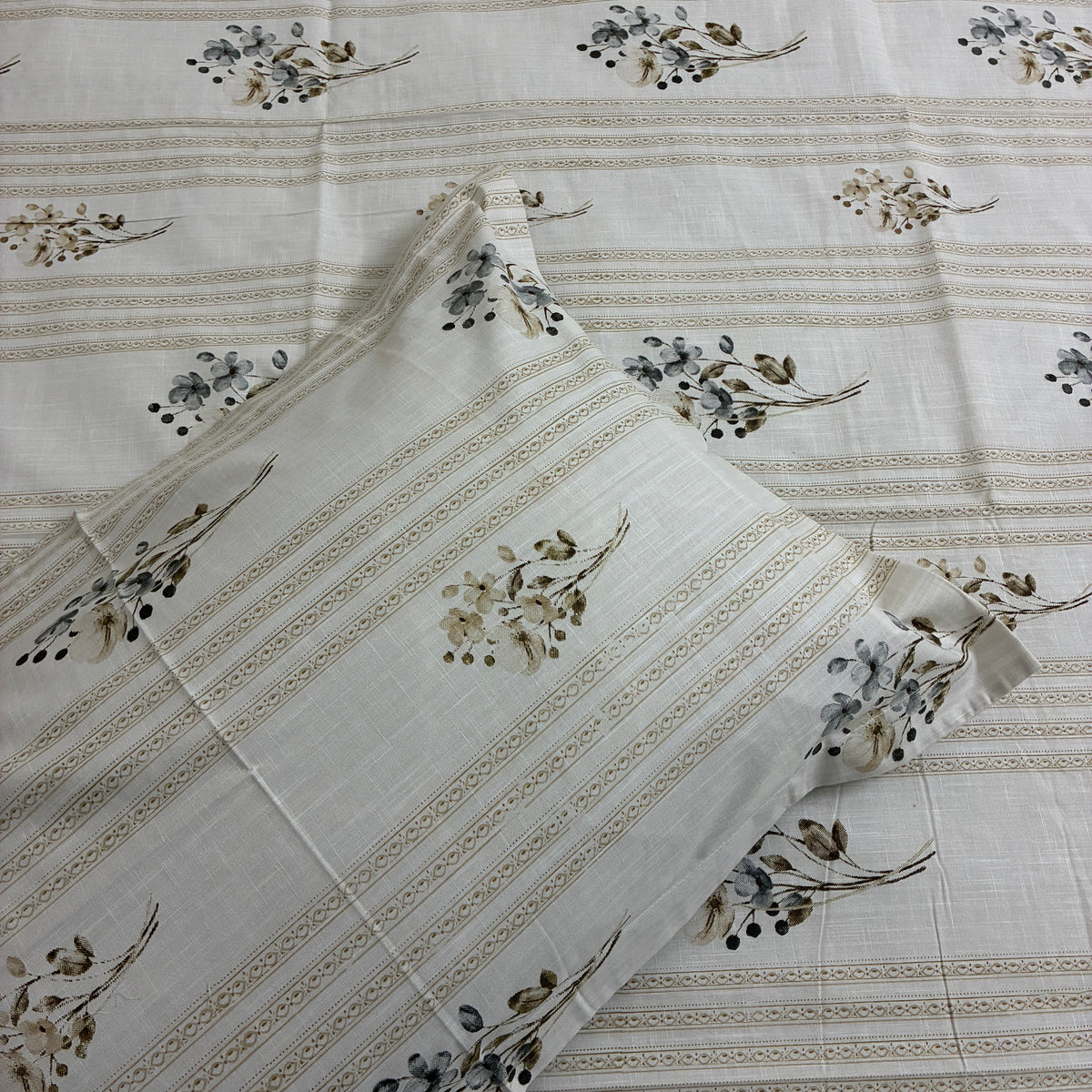 300 TC  Floral Bunch King Size Cotton Bedspread 108x108 inches
