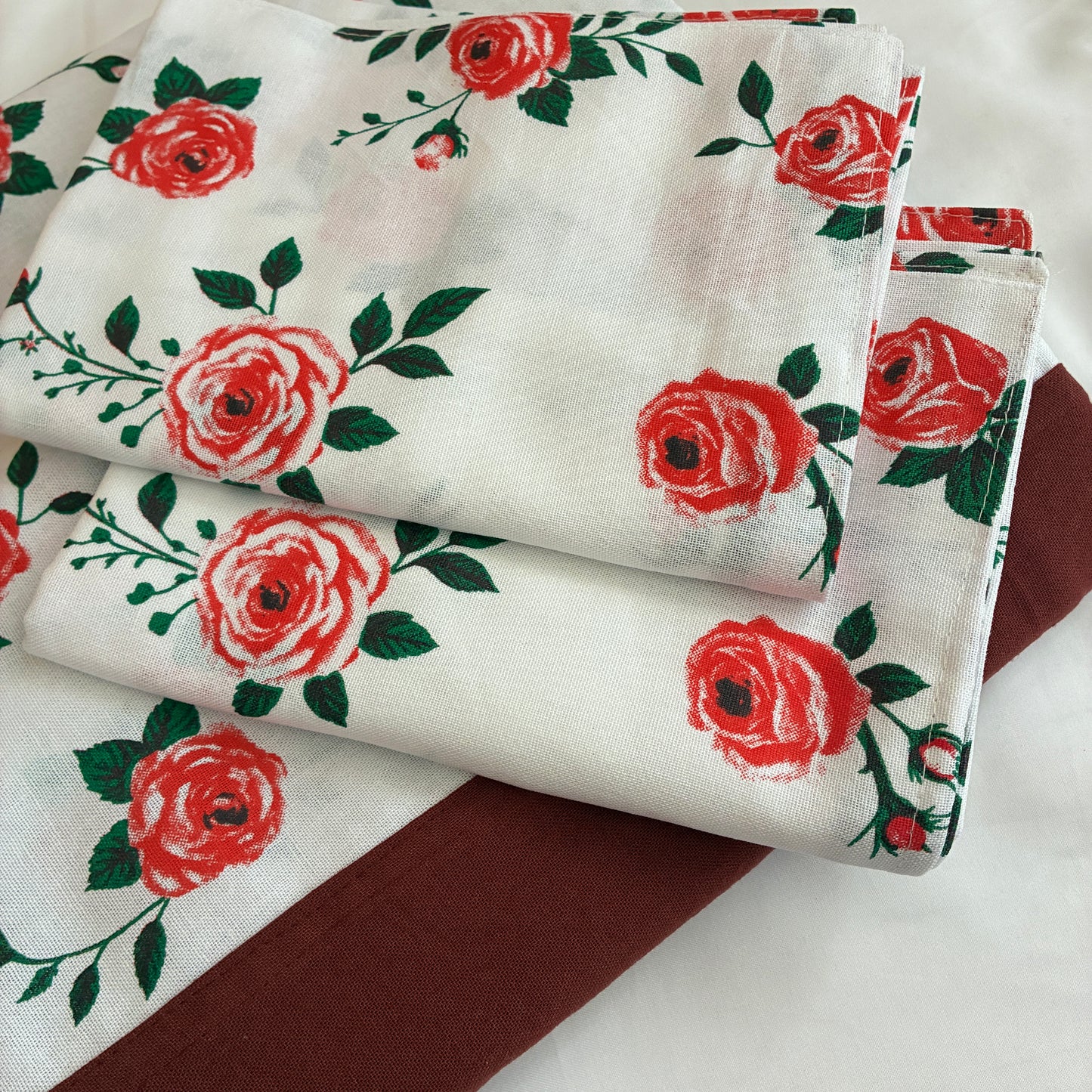 Red Rose Queen Size Bedspread 90x100 inches ( 2 PILLOW COVERS)