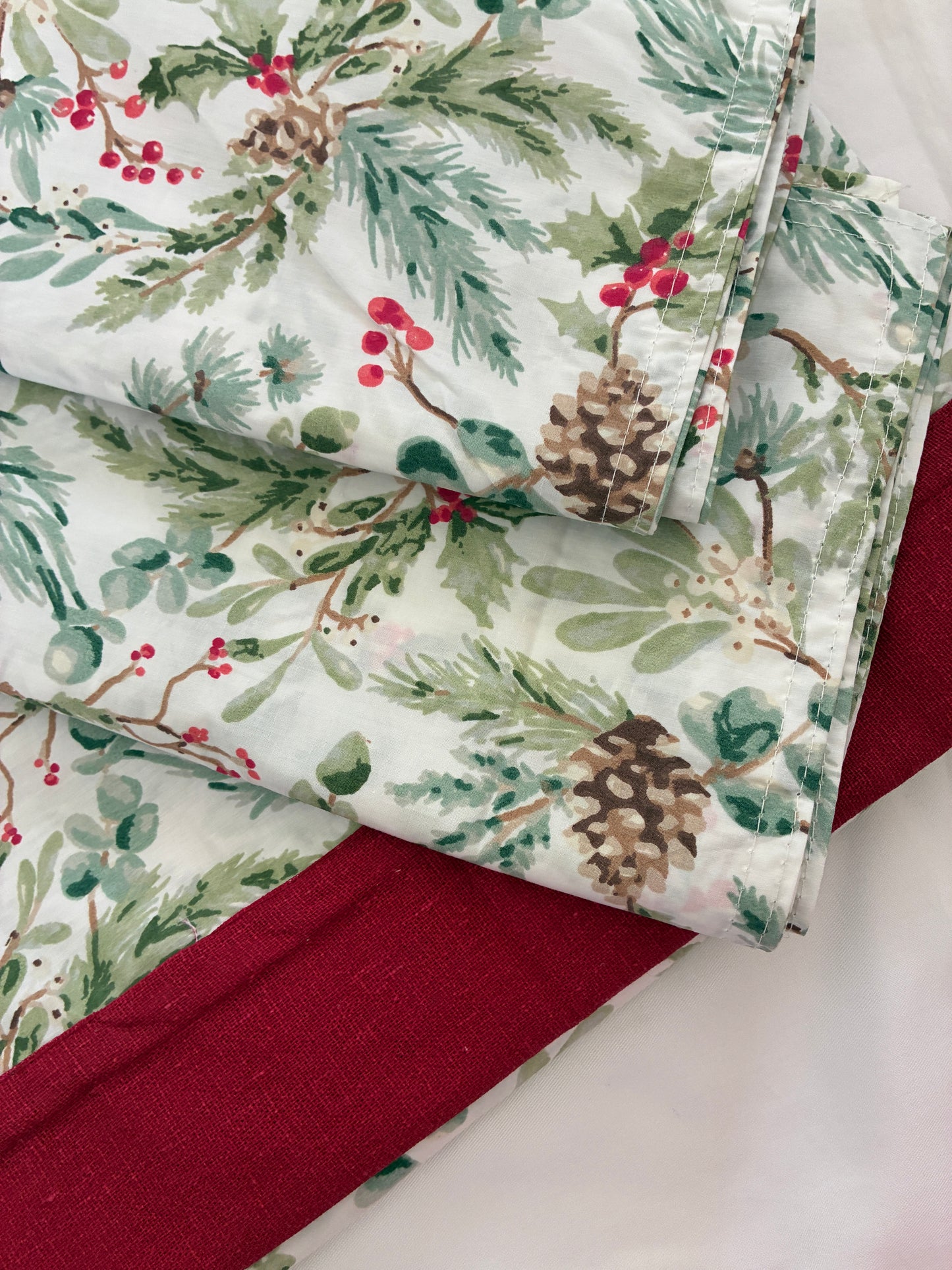 Pine Berry Queen Size Bedspread 90x100 inches
