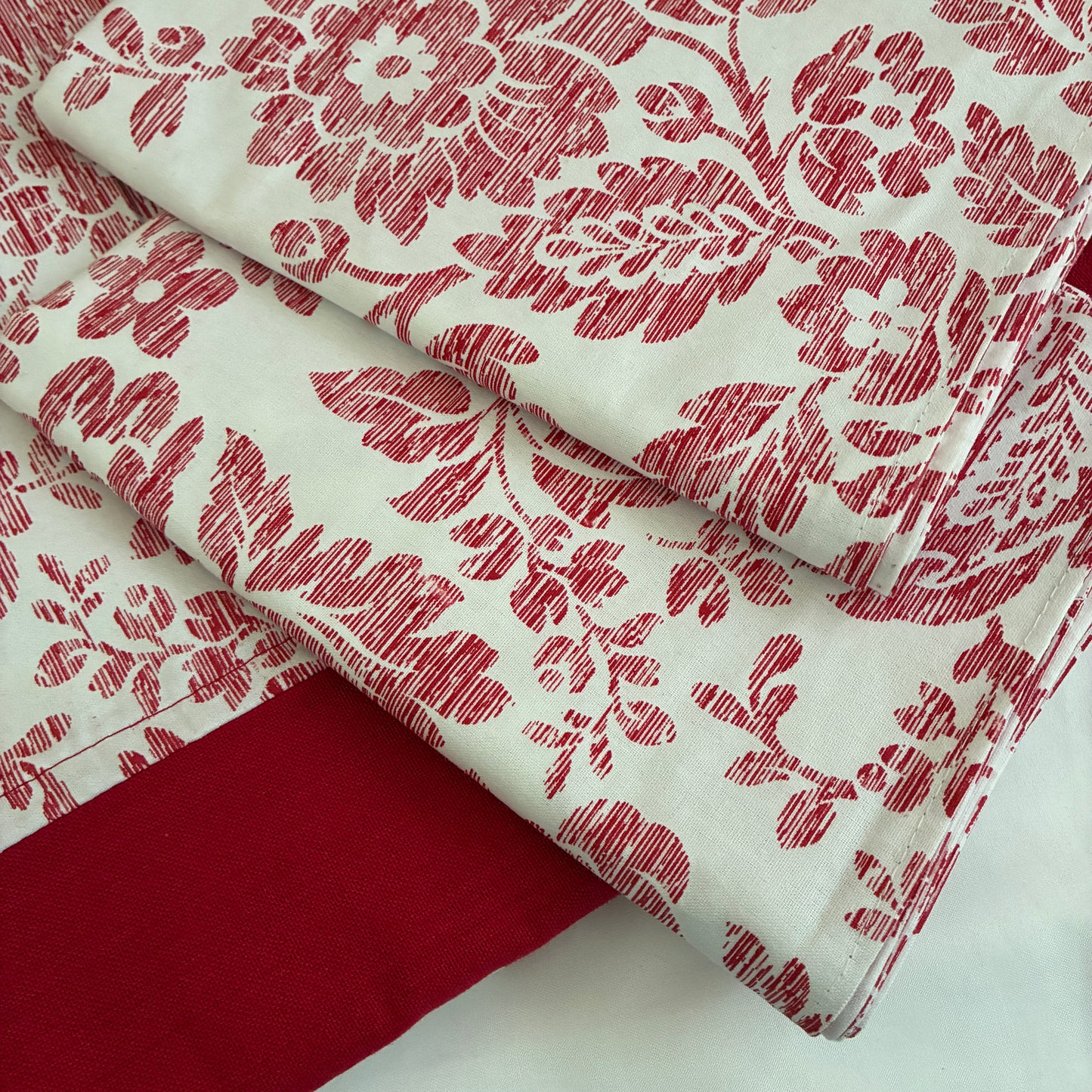 Red Floral Queen Size Bedspread 90x100 inches ( 2 PILLOW COVERS)