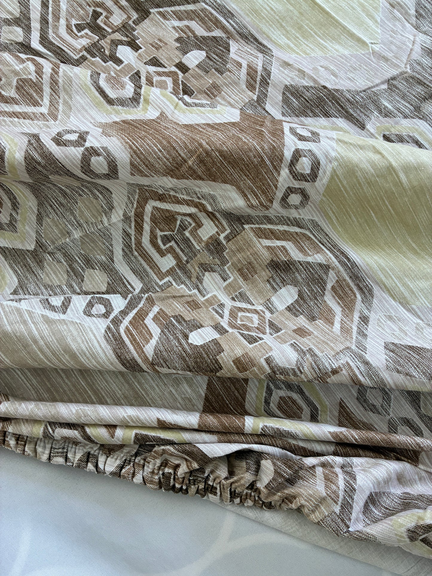 Queen Size Fitted Cotton Bedspread.