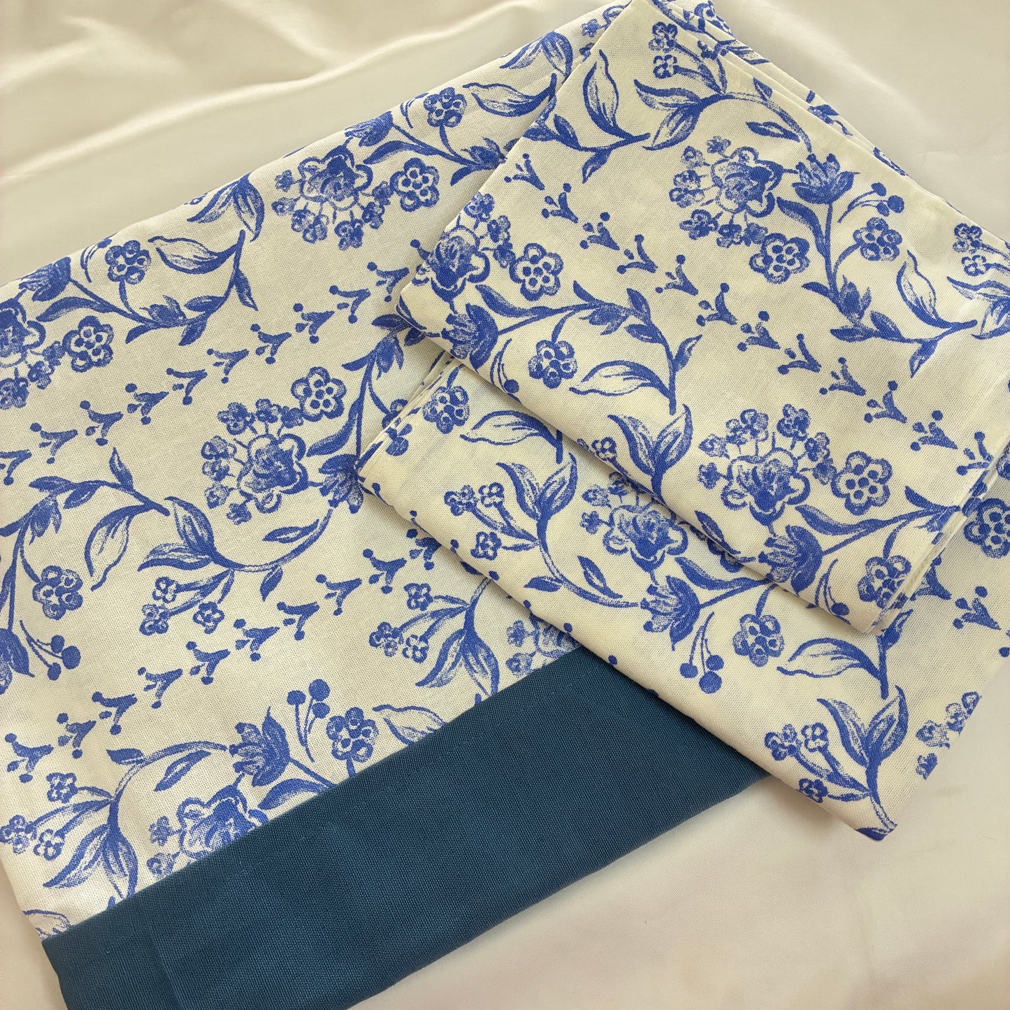 Queen bedspread 90x100 inches