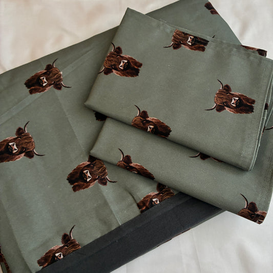 Bison Queen Size Bedspread 90x100 inches ( 2 PILLOW COVERS)