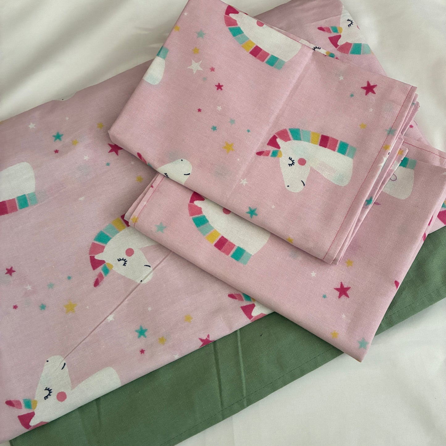 Unicorn Queen Size Bedspread 90x100 inches ( 2 PILLOW COVERS)