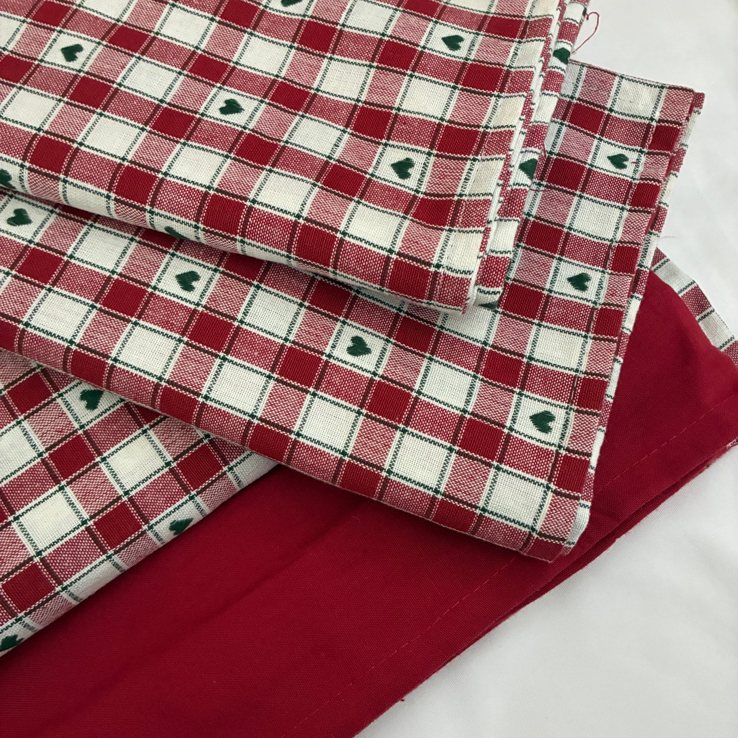 King Size Cotton Bedspread 100x110 in (2 pillow covers)