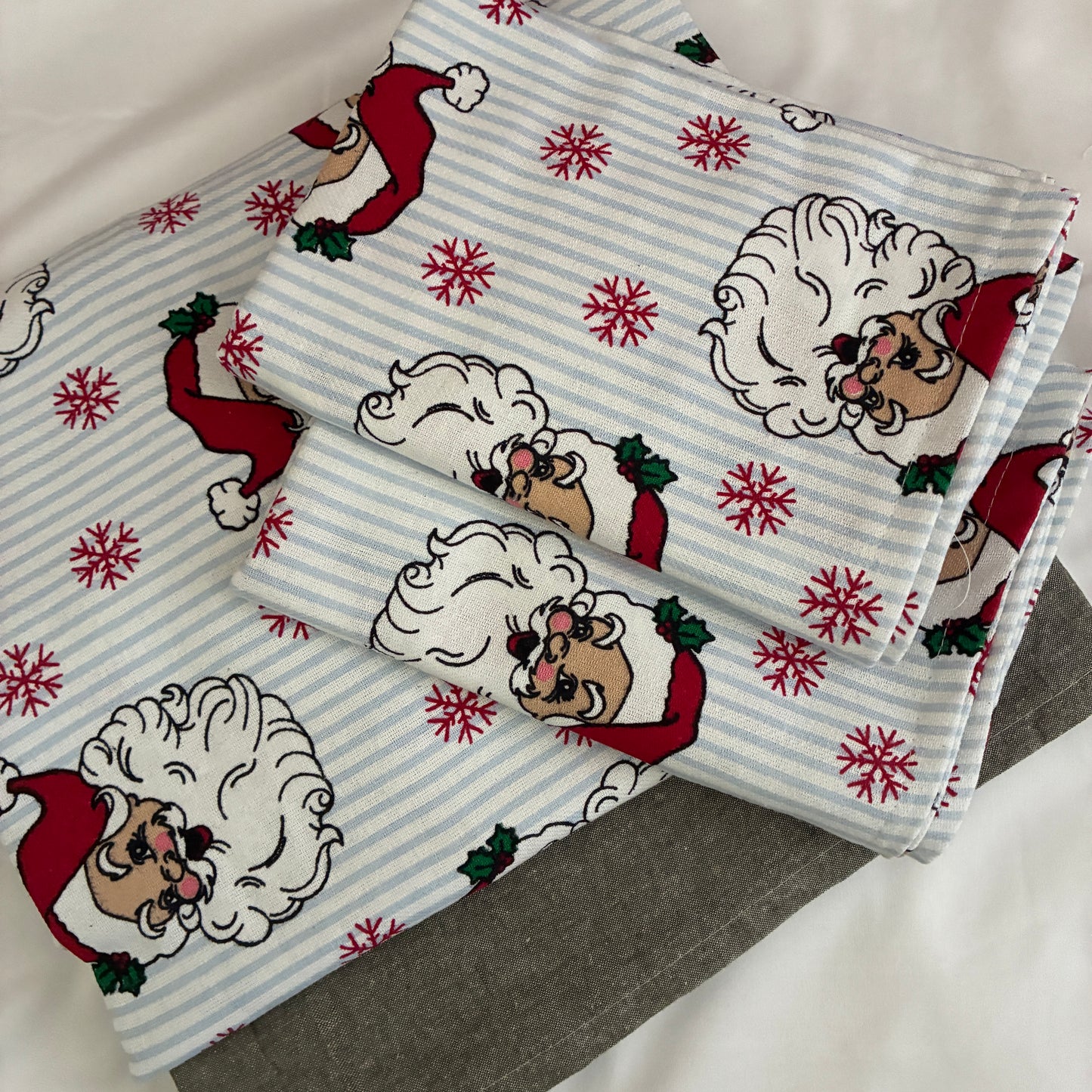 Christmas Cheer King Size Cotton Bedspread 100x110 inches (2 pillow covers)