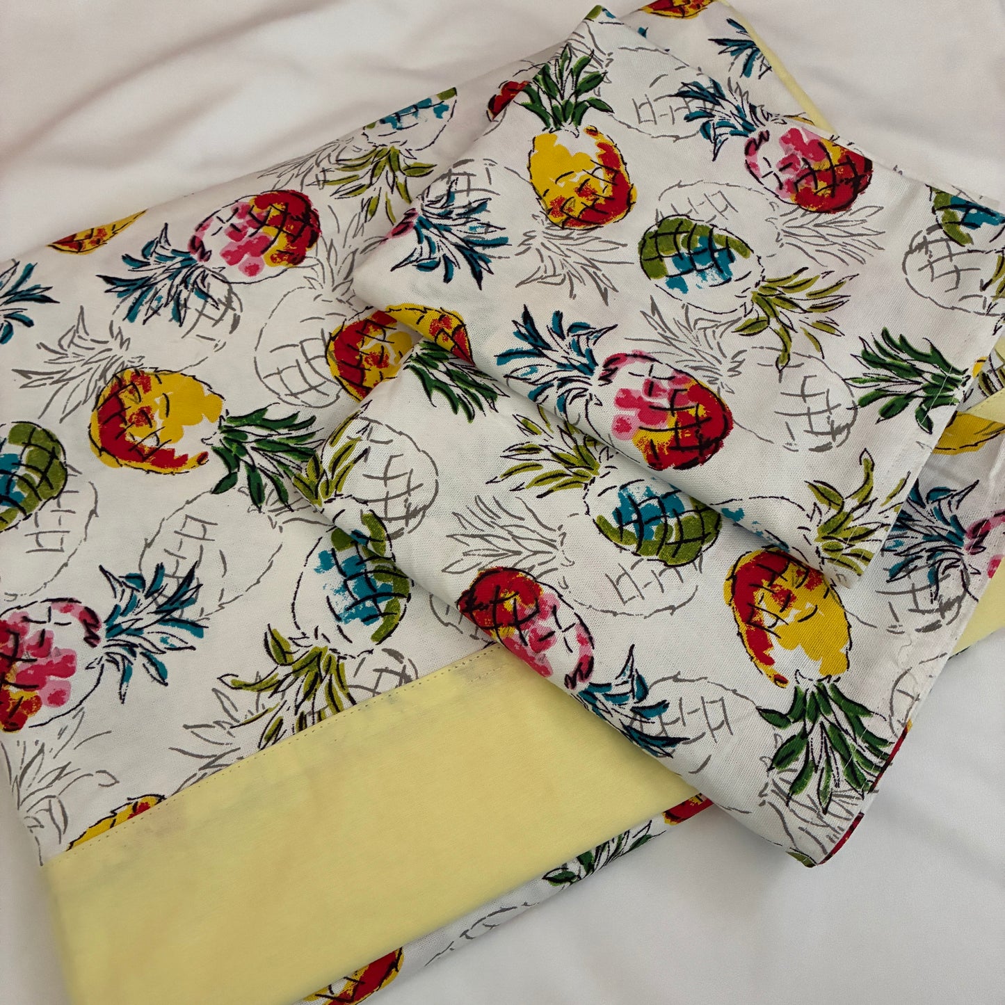 Pineapple Queen Size Bedspread 90x100 inches ( 2 PILLOW COVERS)