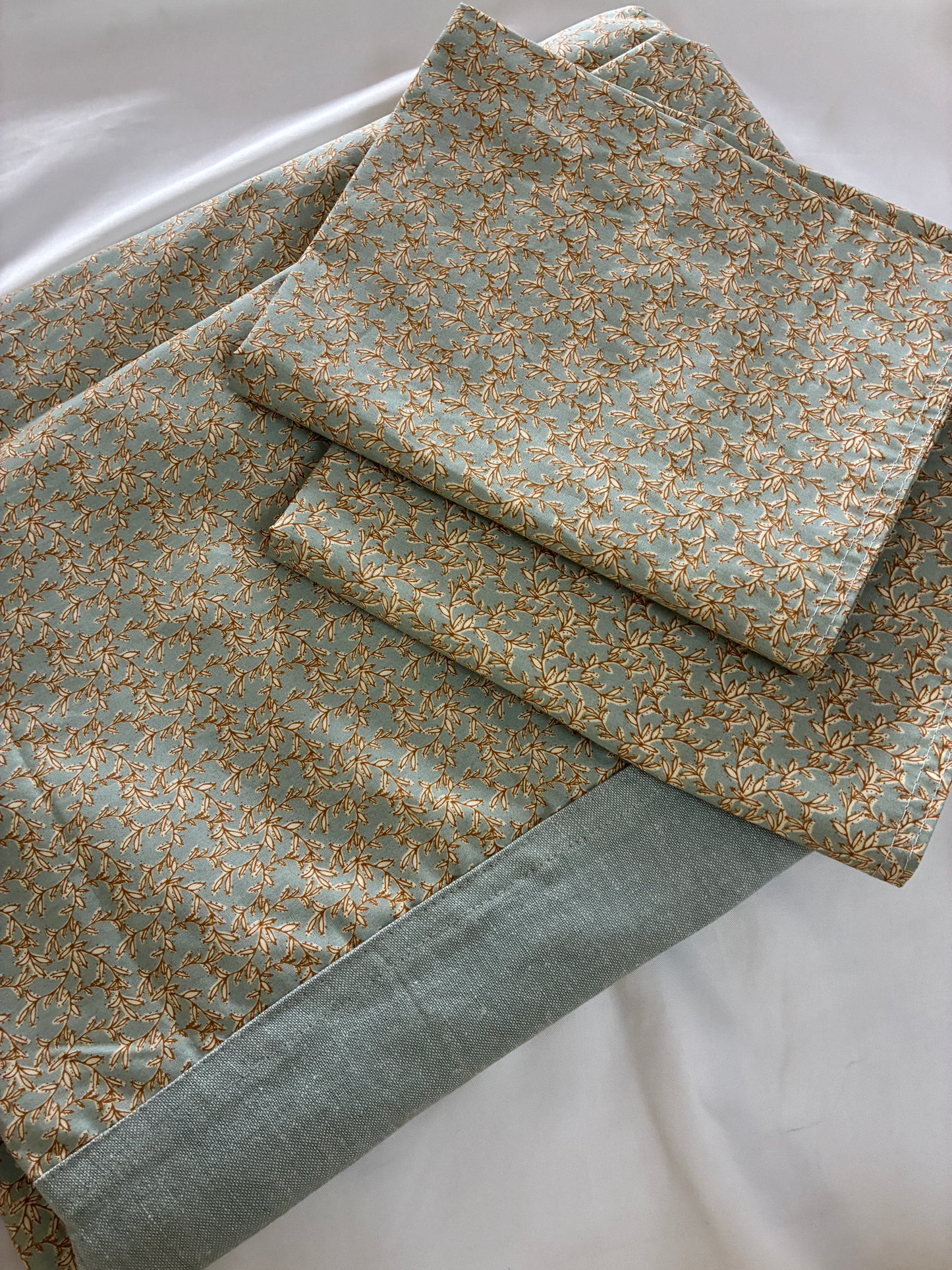 Queen bedspread 90x100 inches