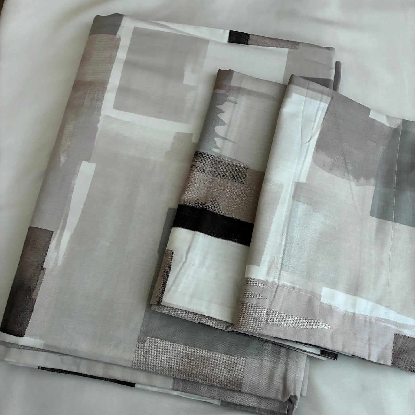Super King Size Bedspread 120x 120 inches (2 PILLOW COVERS)