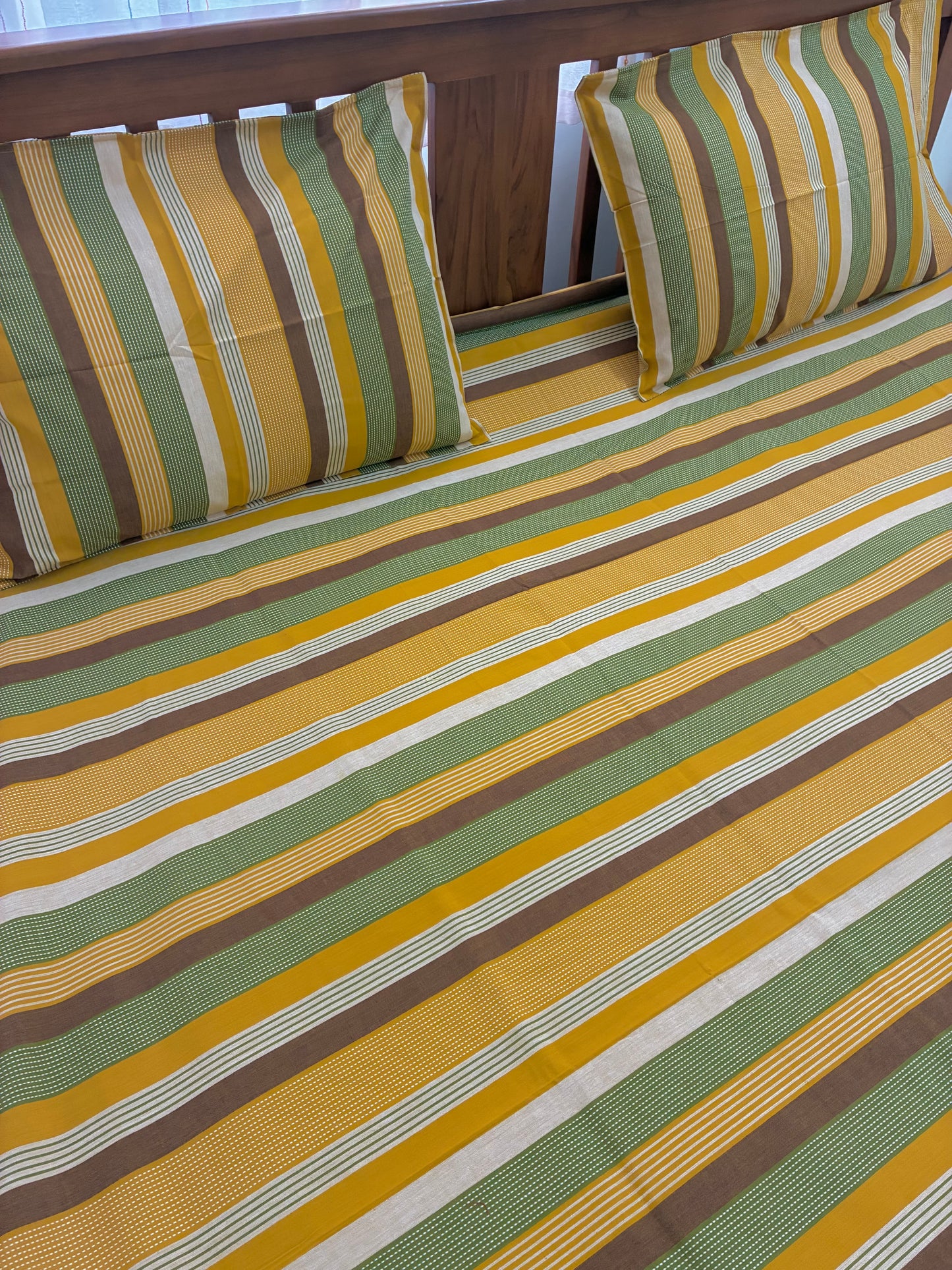 Premium Stripes King Size Bedspread 108 x 108 in