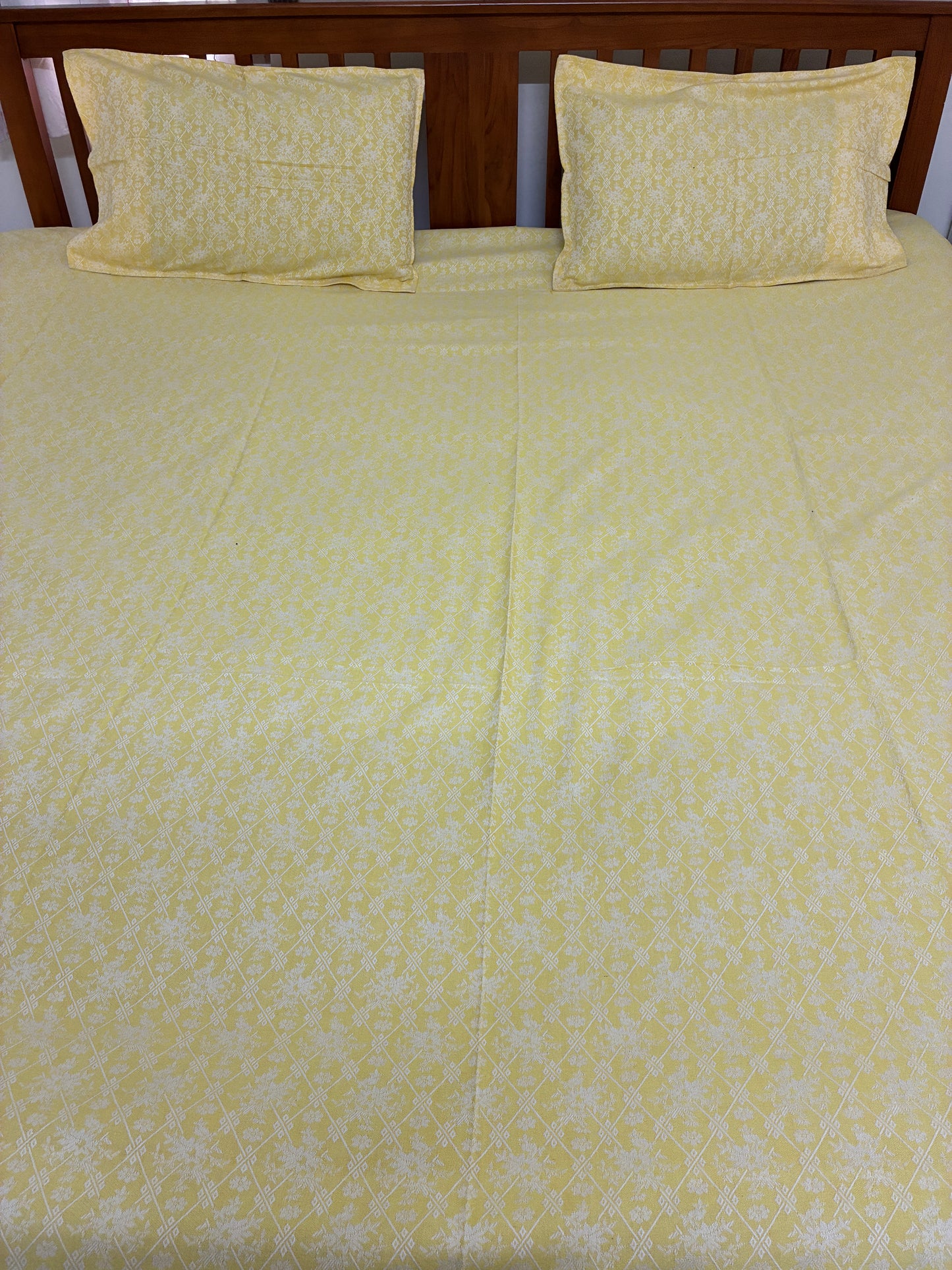 Premium Yellow King Size Bedspread 108 x 108 in