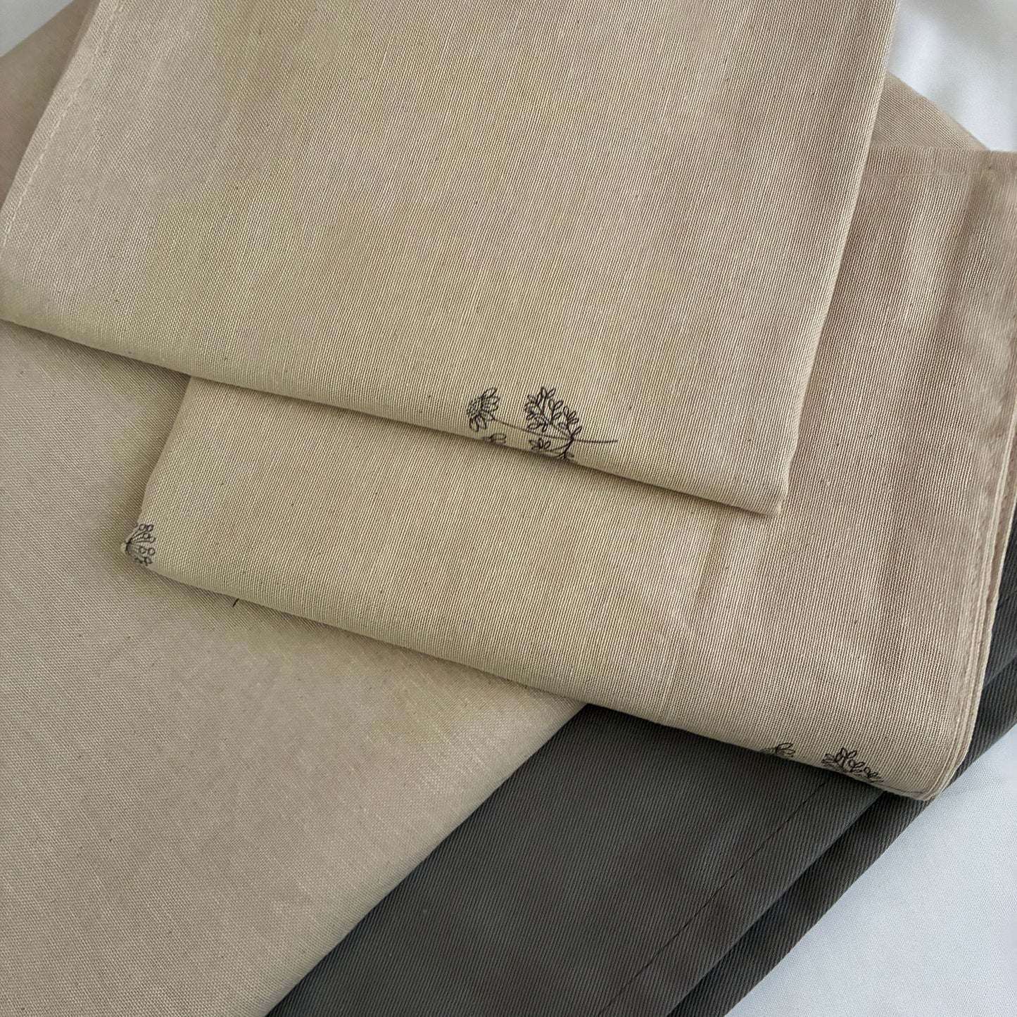 Ivory Spring Queen Size Bedspread 90x100 inches ( 2 PILLOW COVERS)