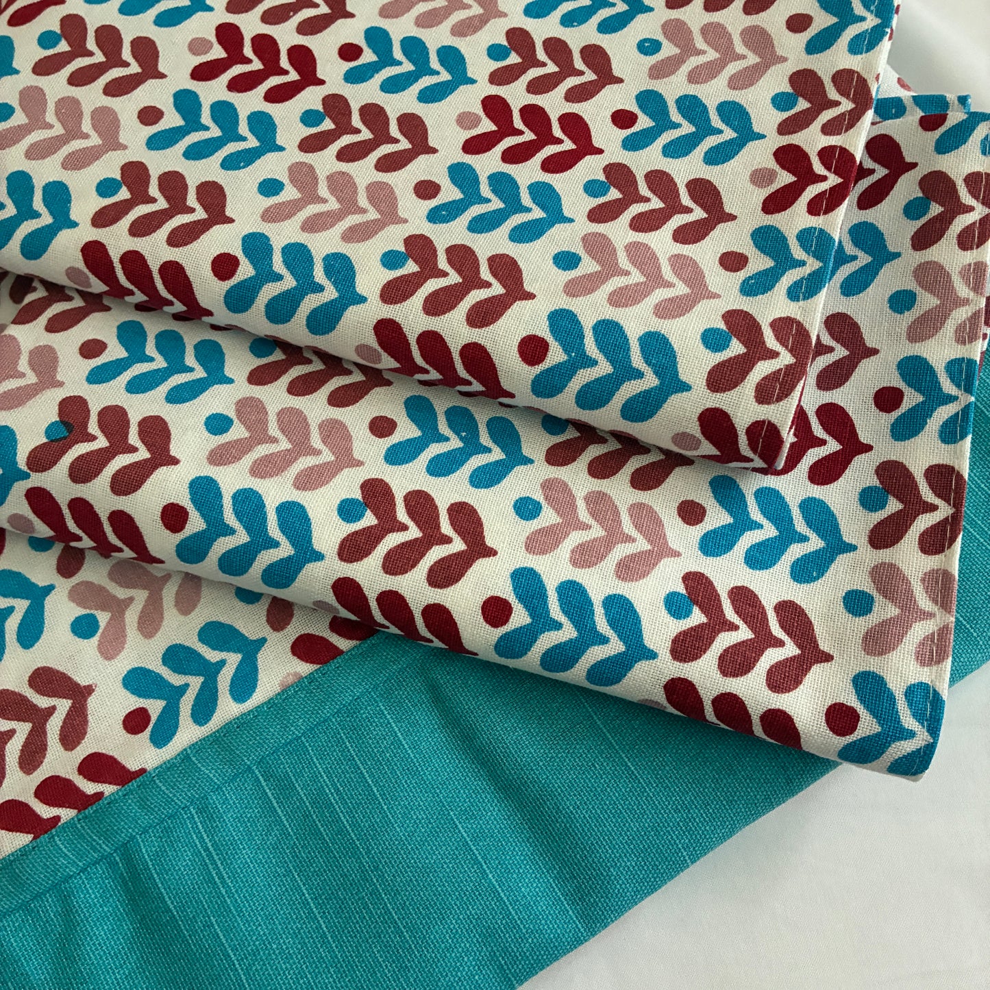 Blue Leaf Queen Size Bedspread 90x100 inches ( 2 PILLOW COVERS)