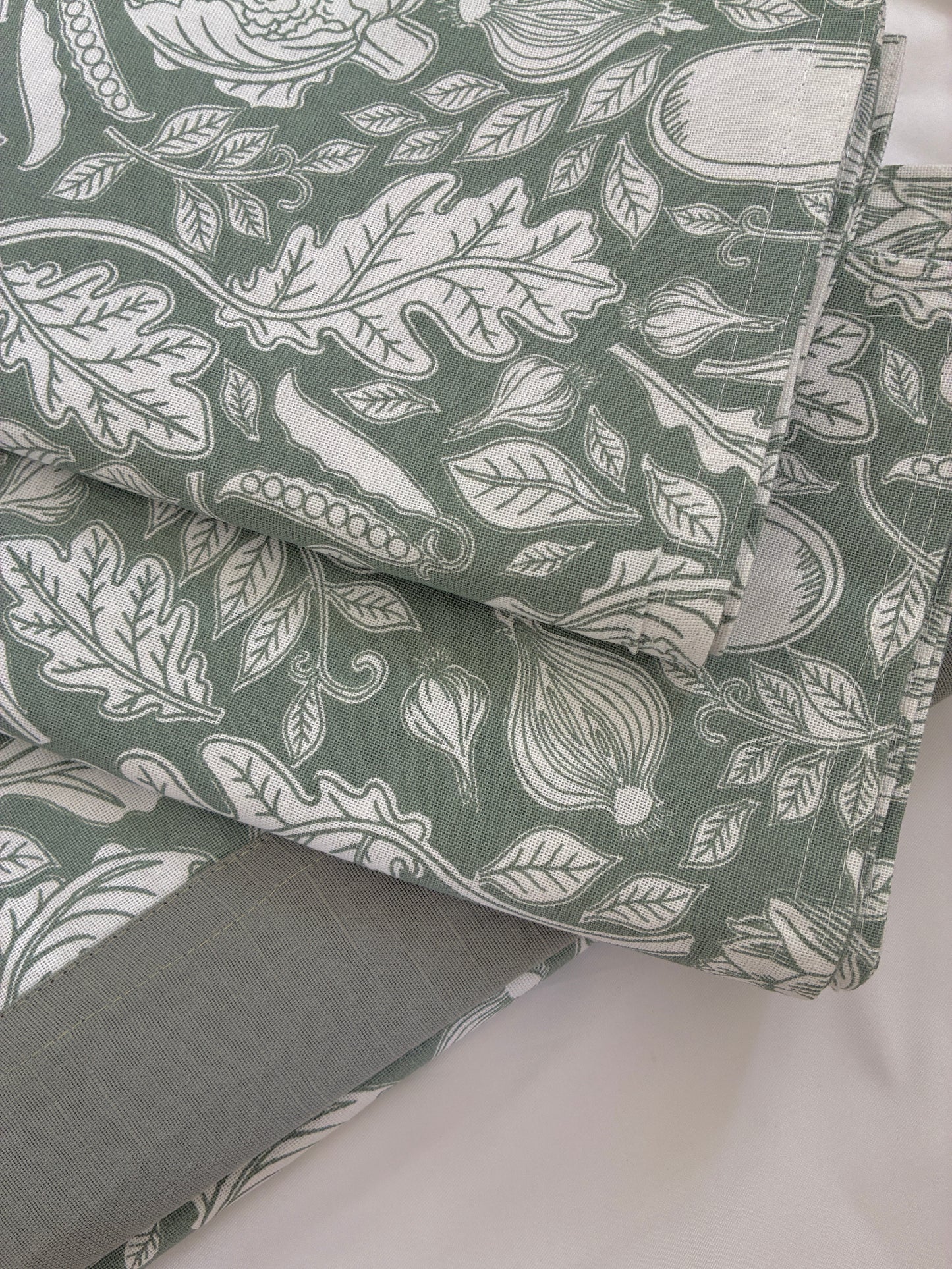 Queen Size Bedspread 90x100 inches