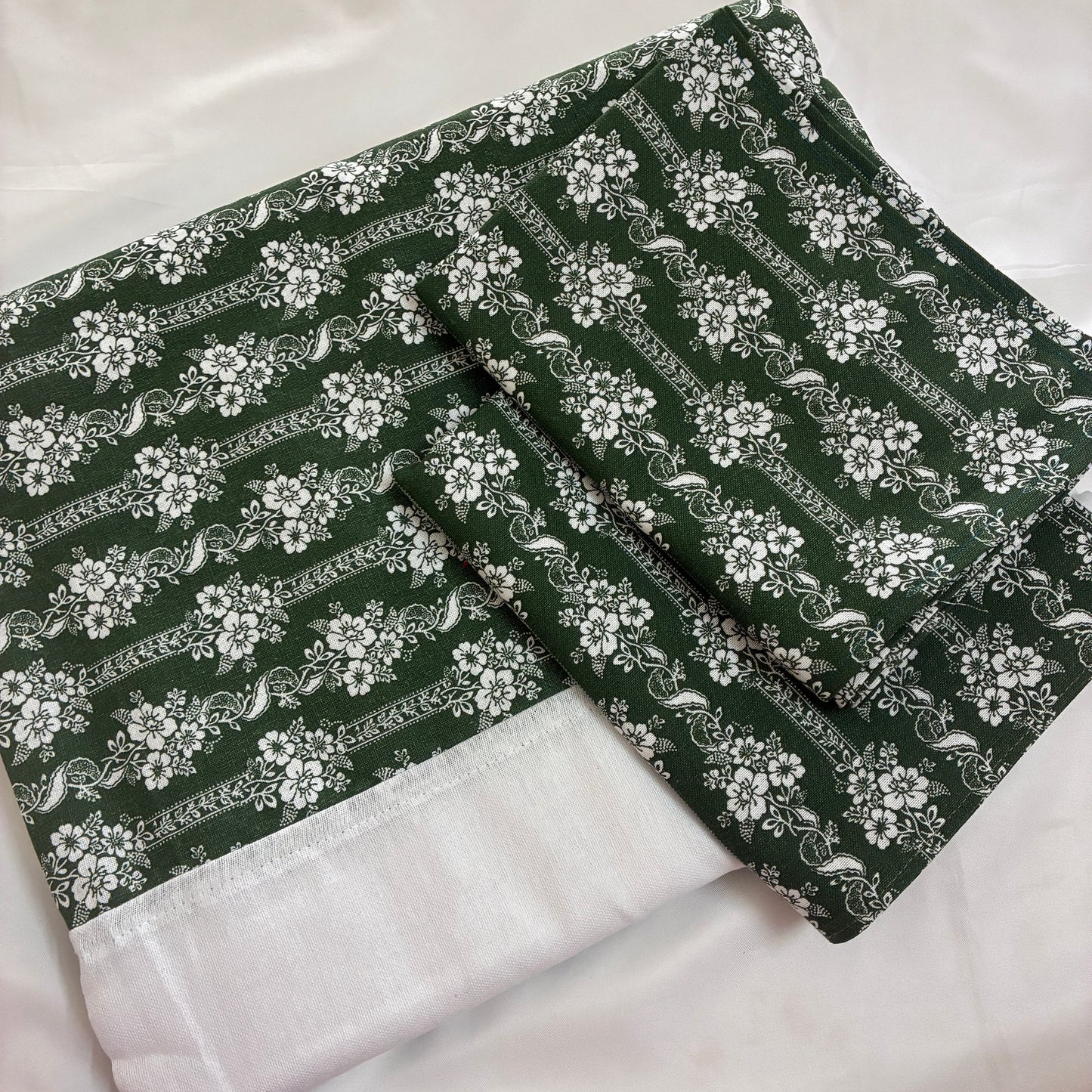 Green Queen bedspread 90x100 inches