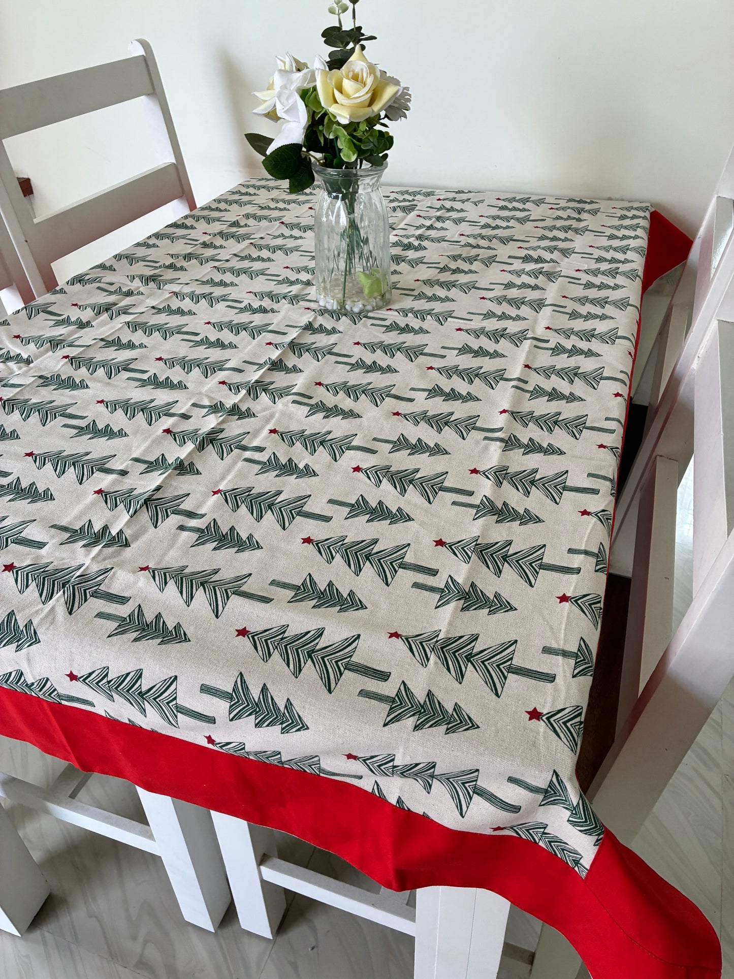 Christmas Tree Print 4 Seater Table Covers