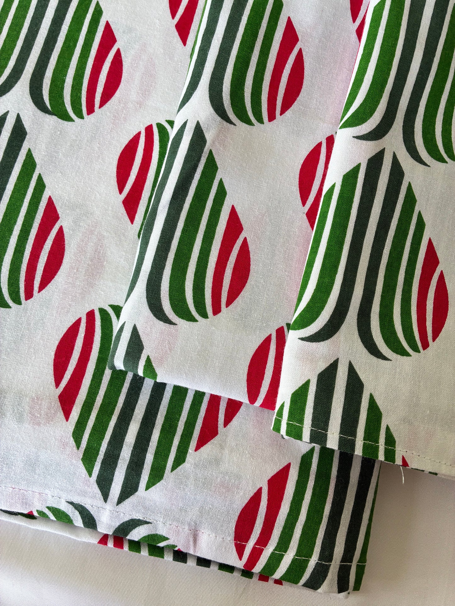Hearts Single Size Cotton Bedspread with 2 Pillow Covers 60 x 90 in