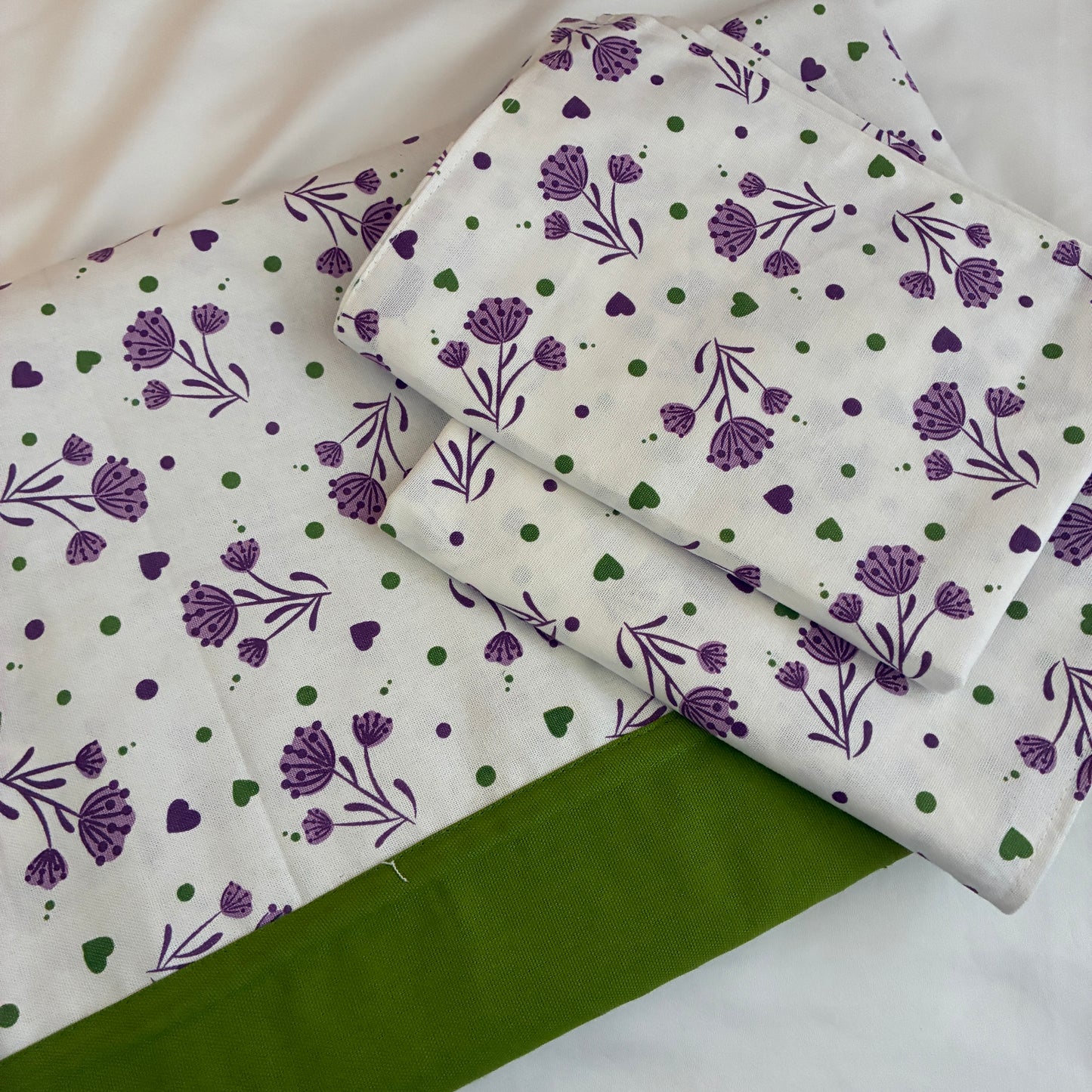 Lavender Floral Queen Size Bedspread 90x100 inches ( 2 PILLOW COVERS)