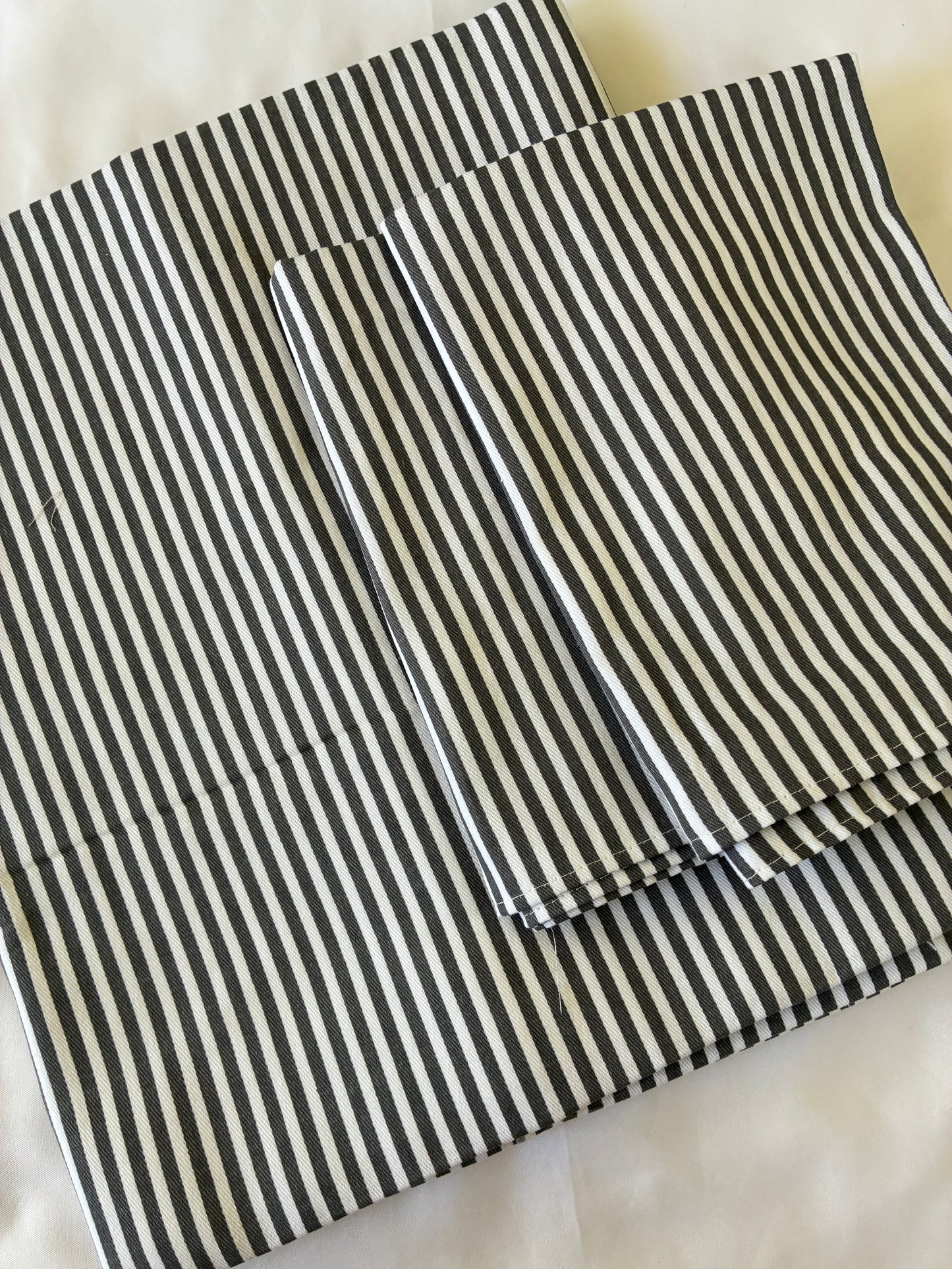 Single Size Cotton Bedspread with 2 Pillow Covers 60 x 90 in