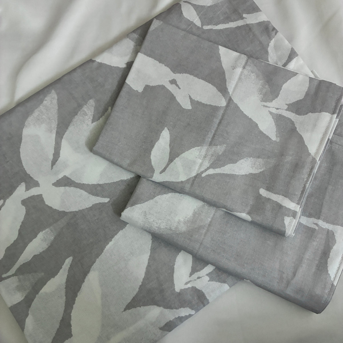 Grey Leaves Cotton Bedspread with 2 Pillow Covers 70 x 90 in