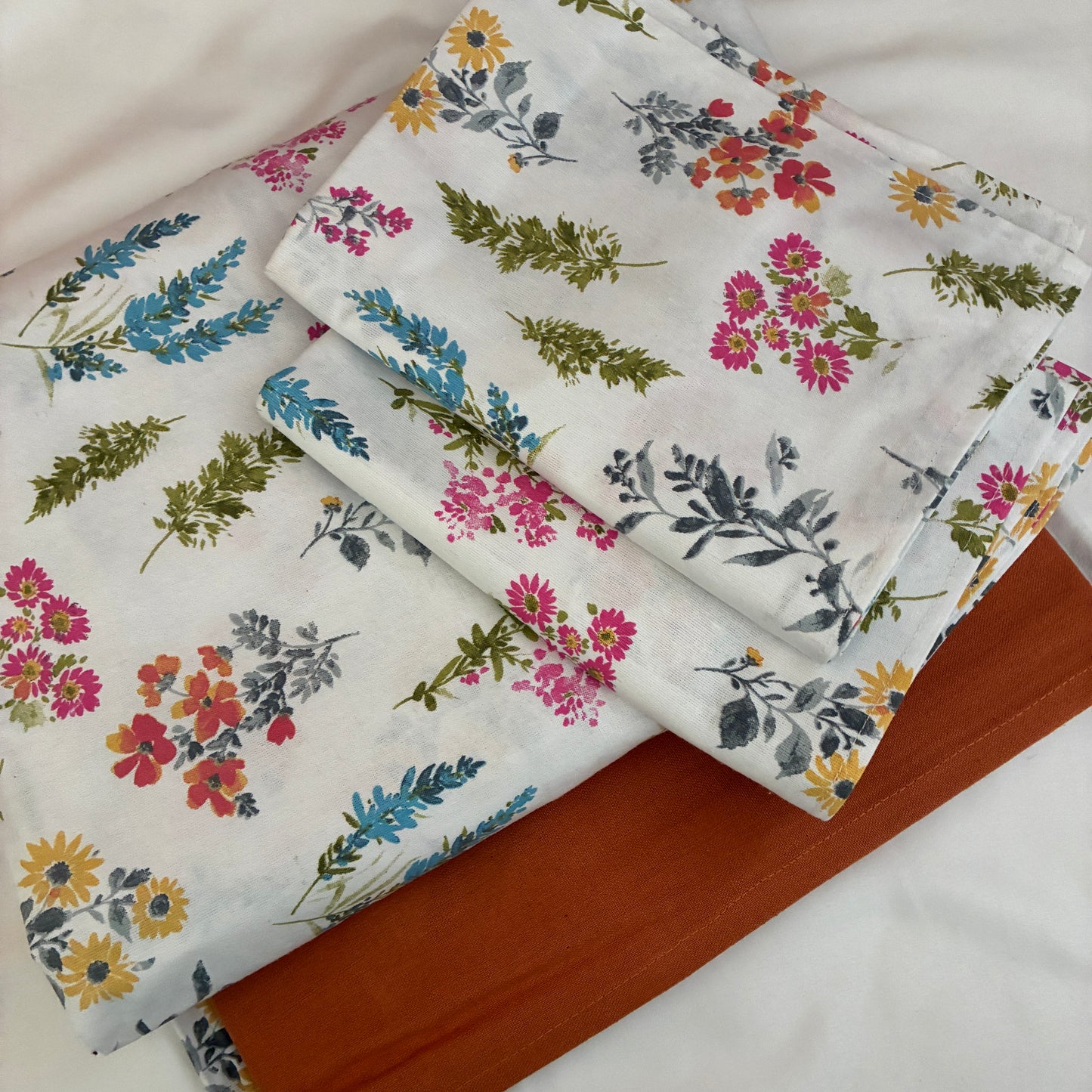 Floral King Size Cotton Bedspread 100x110 in (2 pillow covers)