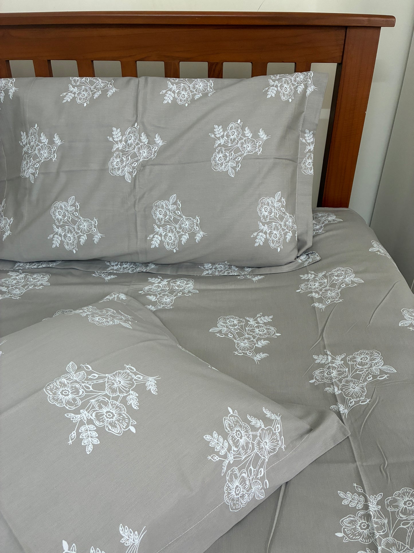 Soft King Size Bedspread 108x108 inches