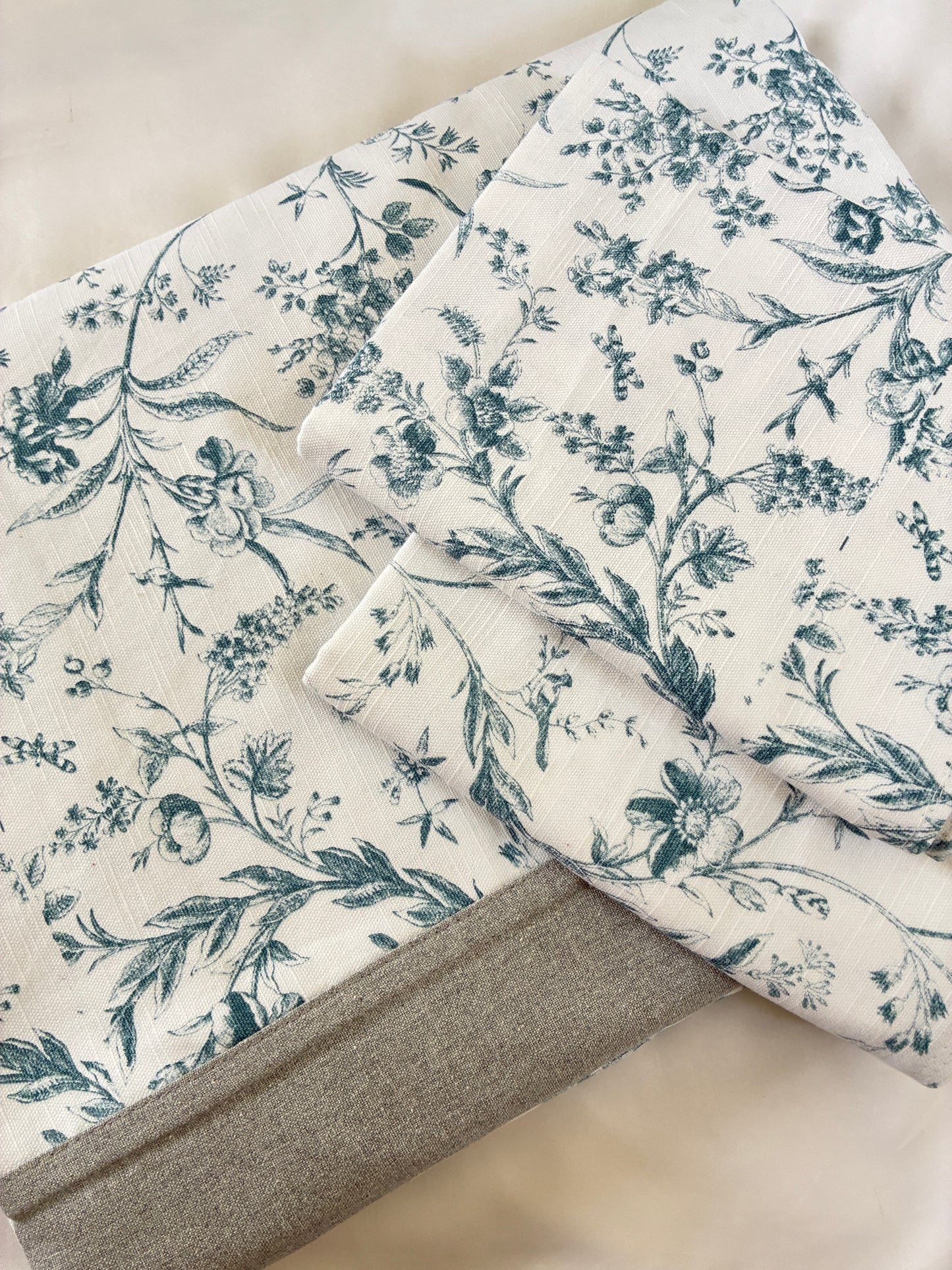 Queen Size Bedspread 90x100 inches