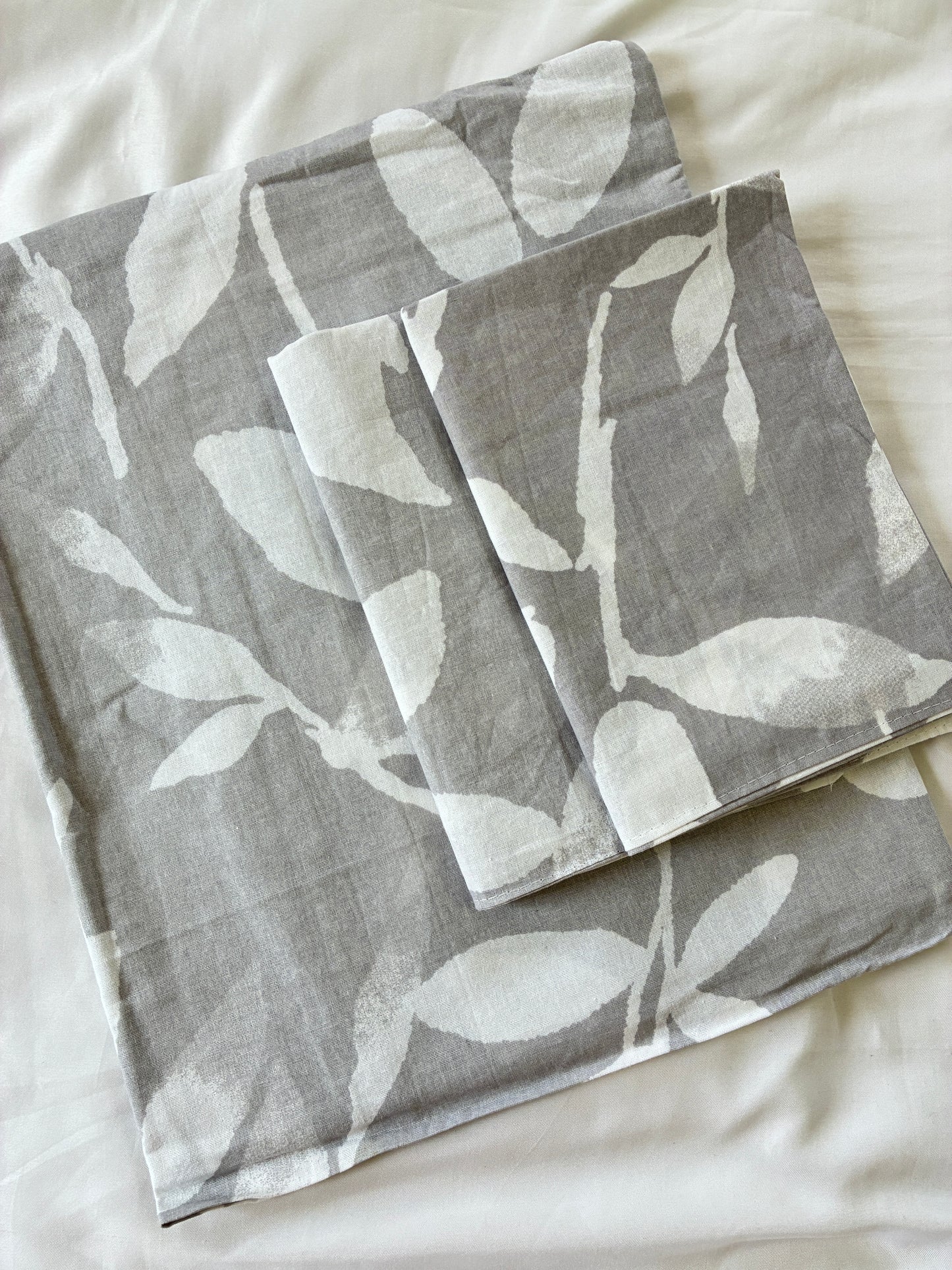 Single Size Cotton Bedspread with 2 Pillow Covers 60 x 90 in