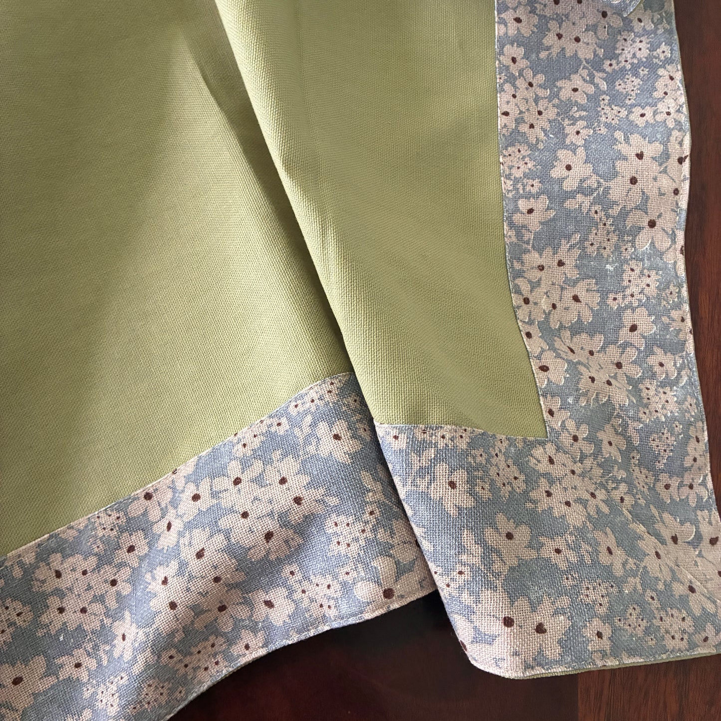 Plain with Floral Border 4 Seater Table Covers