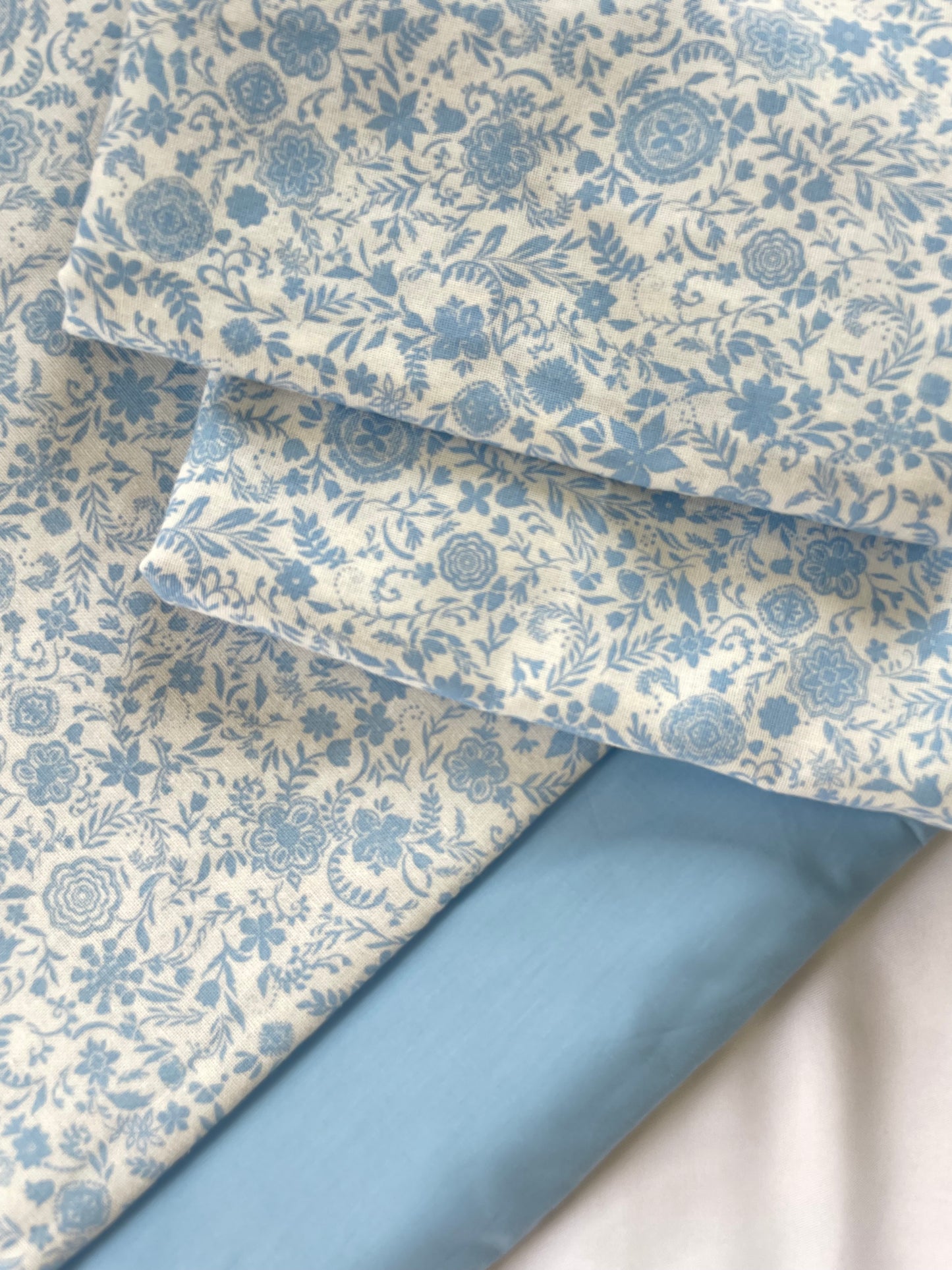Queen bedspread 90x100 inches