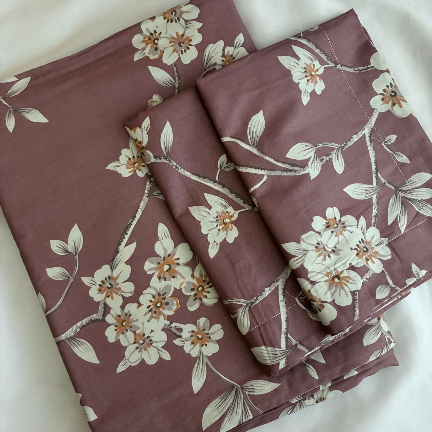 Super King Size Bedspread 120x 120 inches (2 PILLOW COVERS)