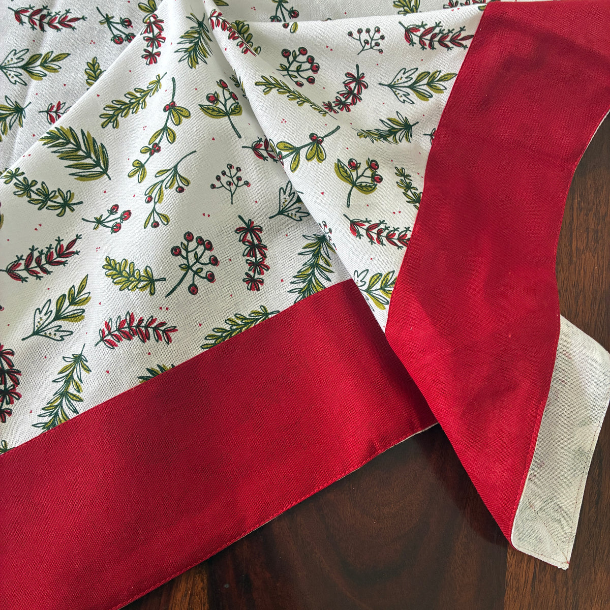 Leaves 4 Seater Table Covers