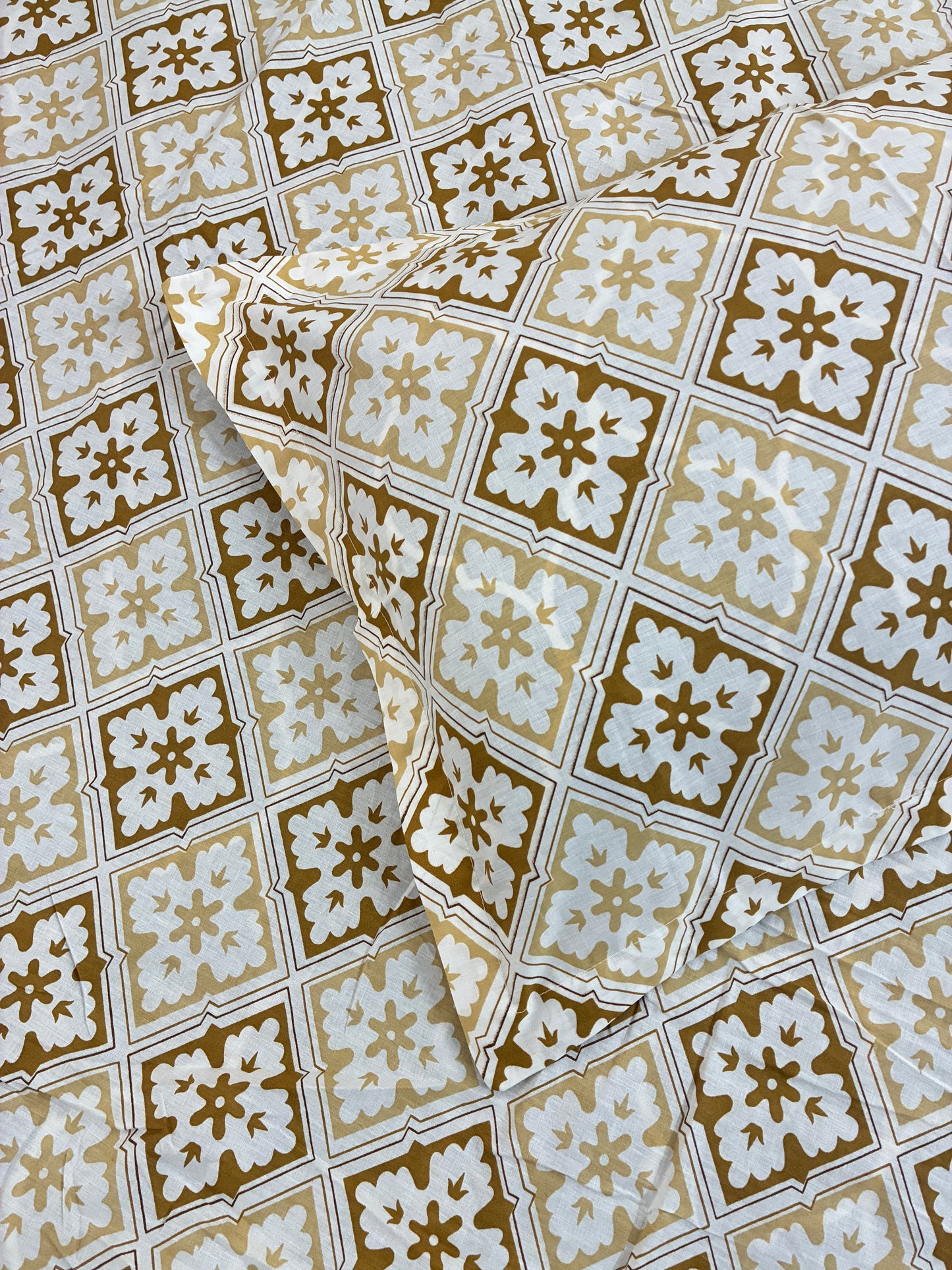 Brown Floral Queen Size Fitted Cotton Bedspread (2 pillow covers)