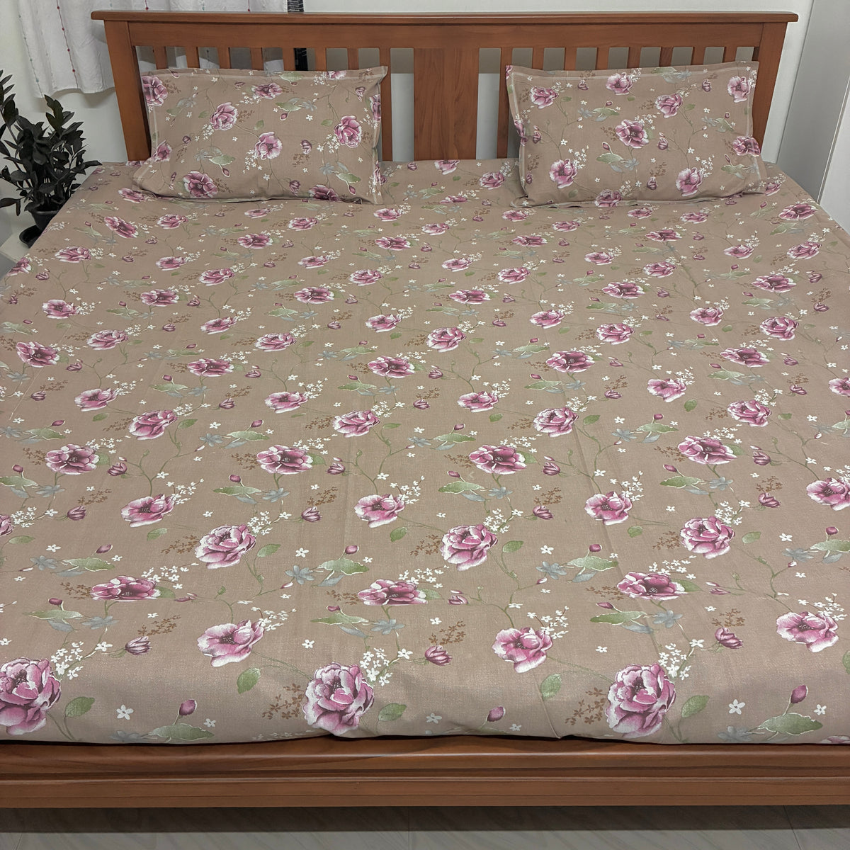 Super King Size Bedspread 120x 120 inches (2 PILLOW COVERS)
