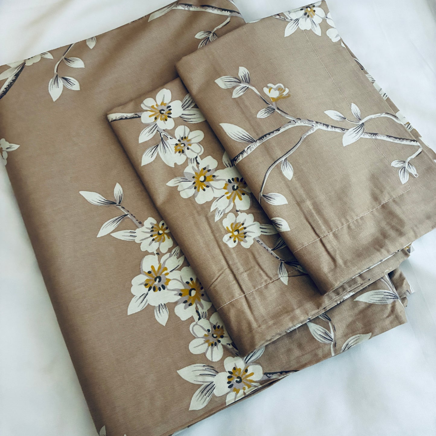 Super King Size Bedspread 120x 120 inches (2 PILLOW COVERS)