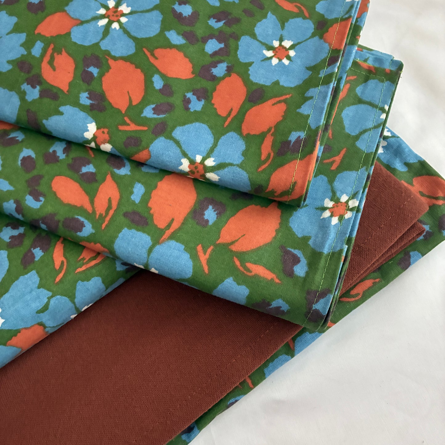 Blue Daisy King Size Cotton Bedspread 100x110 inches (2 pillow covers)