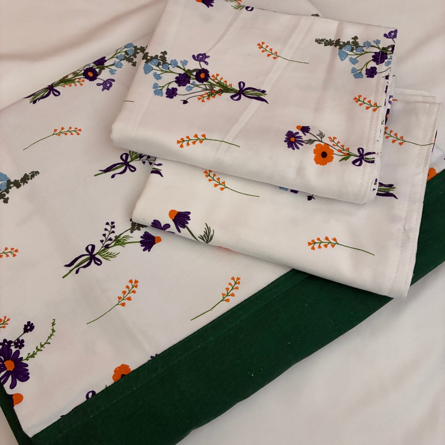 Floral Queen Size Bedspread 90x100 inches ( 2 PILLOW COVERS)