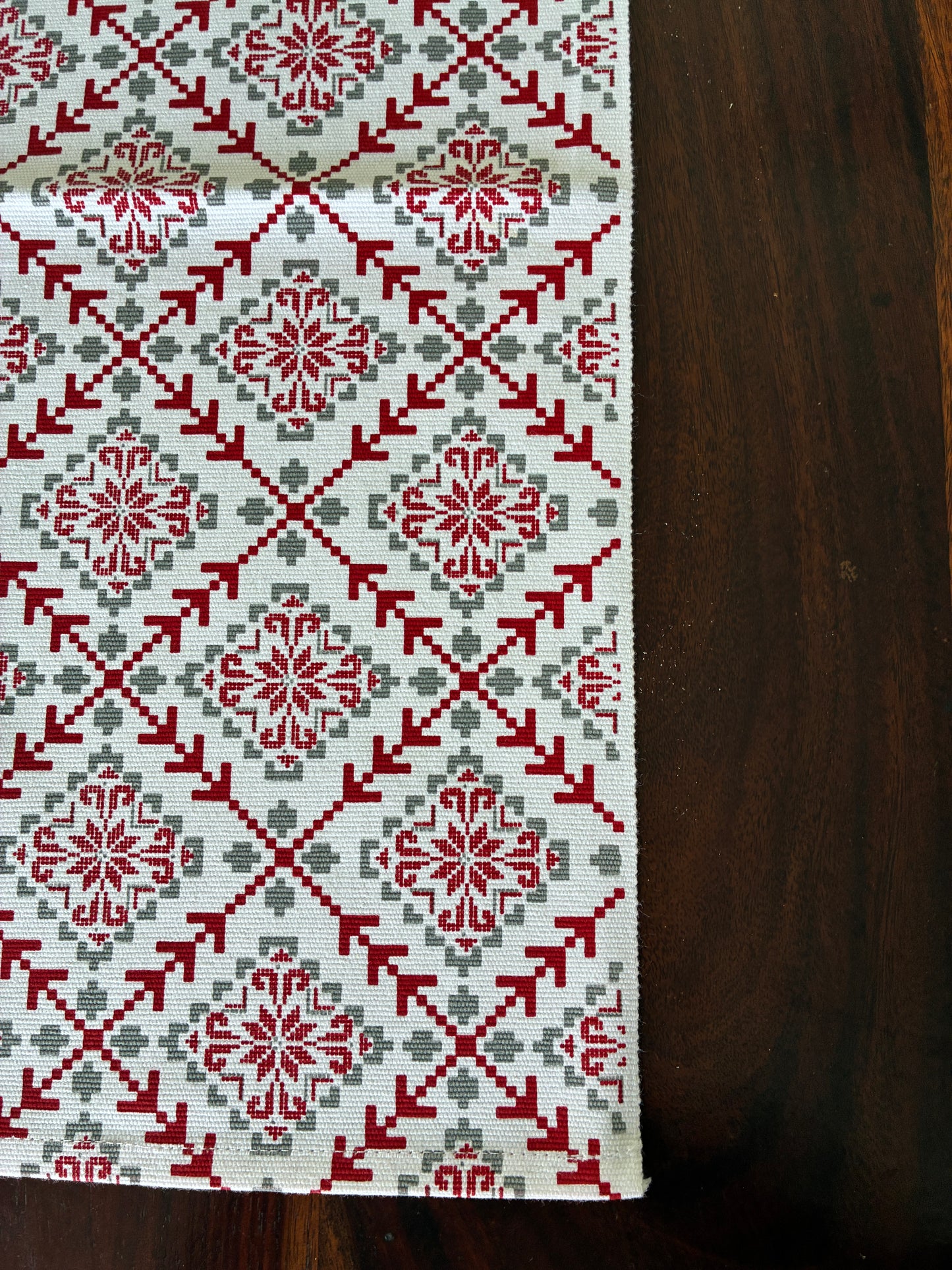Table Runner 3.5 ft long