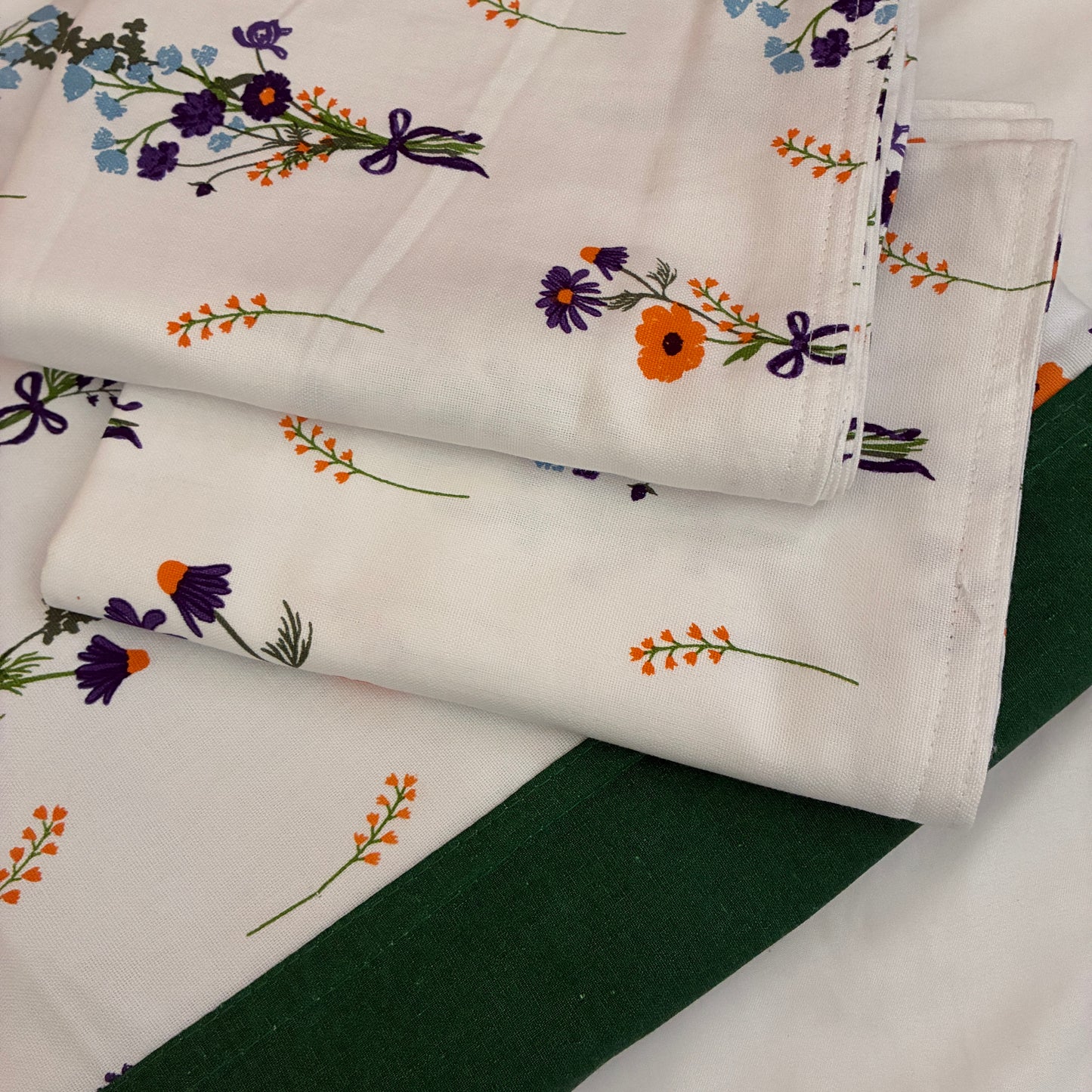 Floral Queen Size Bedspread 90x100 inches ( 2 PILLOW COVERS)