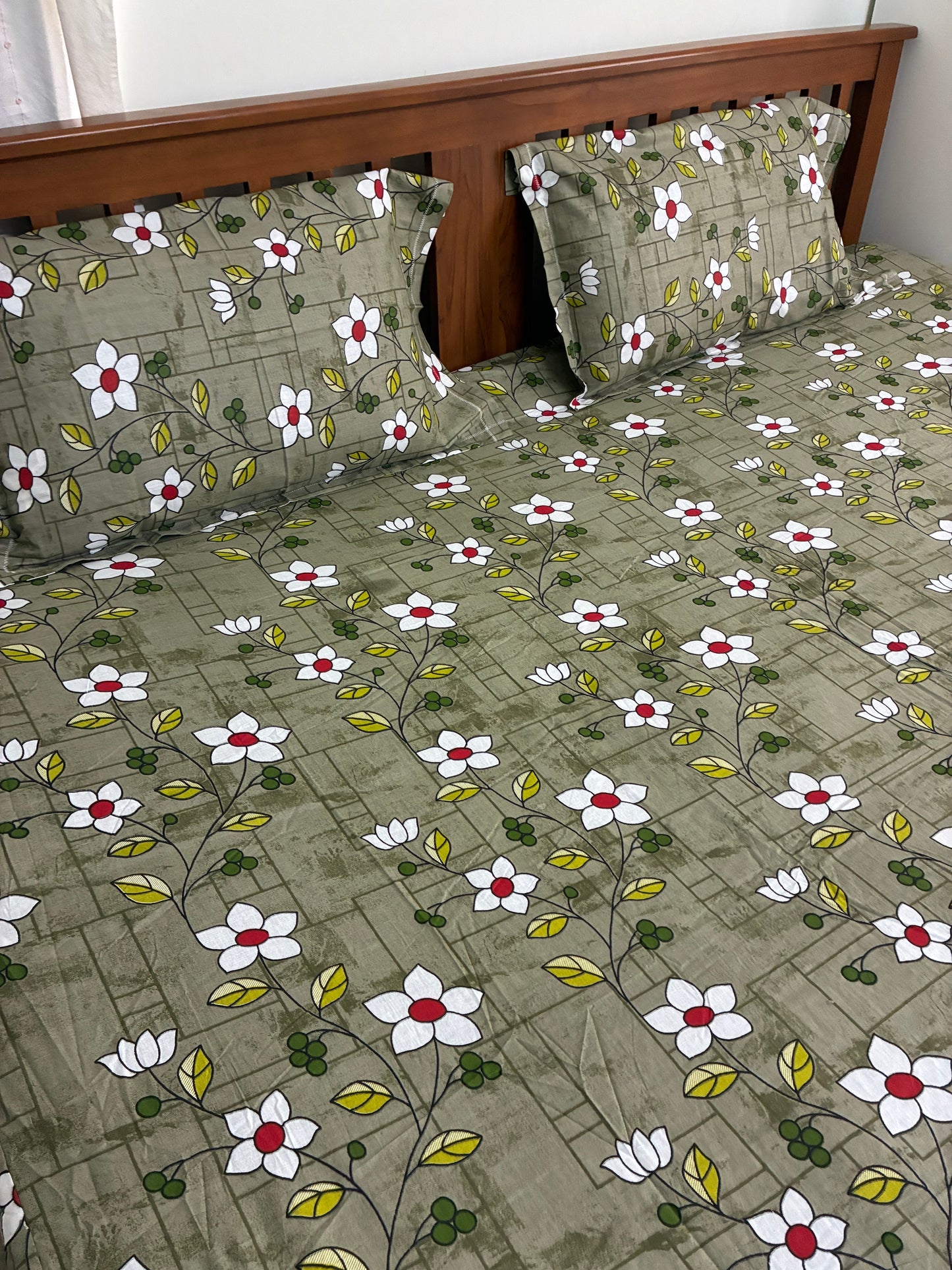 Green Floral Fitted Cotton Bedspread (2 pillow covers)