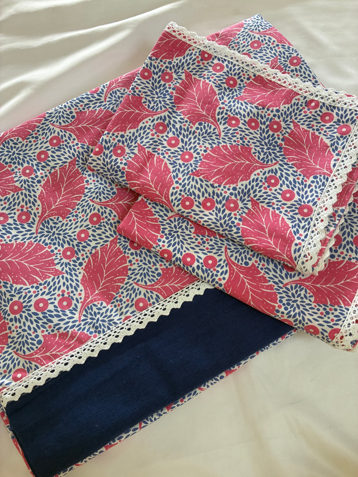 Lace Queen bedspread 90x100 inches