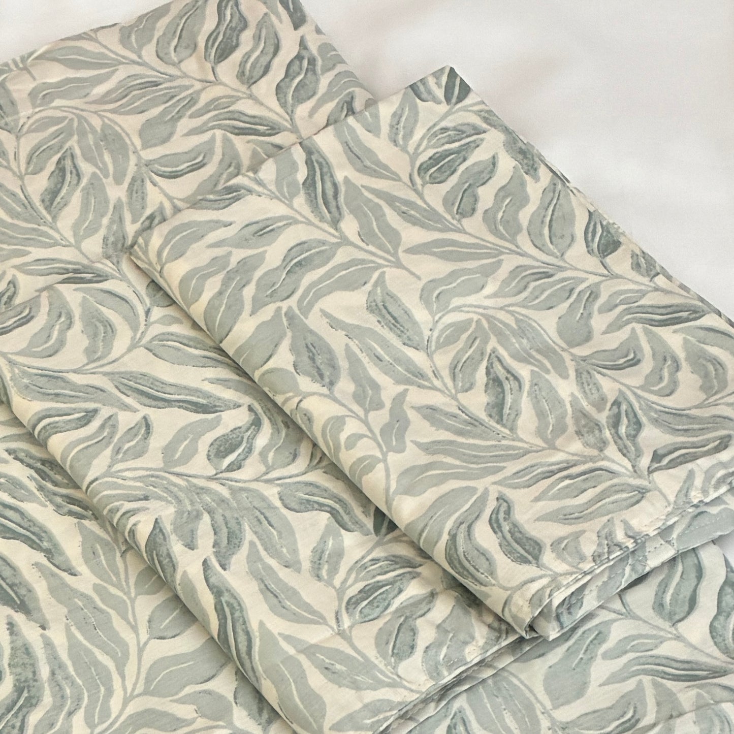 Grey Leaf Queen bedspread 90x100 in(2 pillow covers)