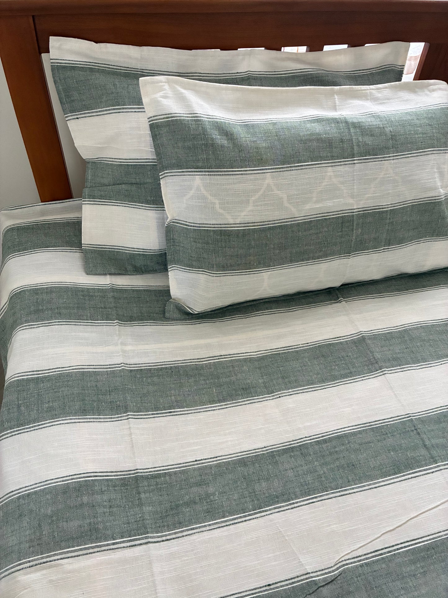Premium Stripes King Size Bedspread 108 x 108 in