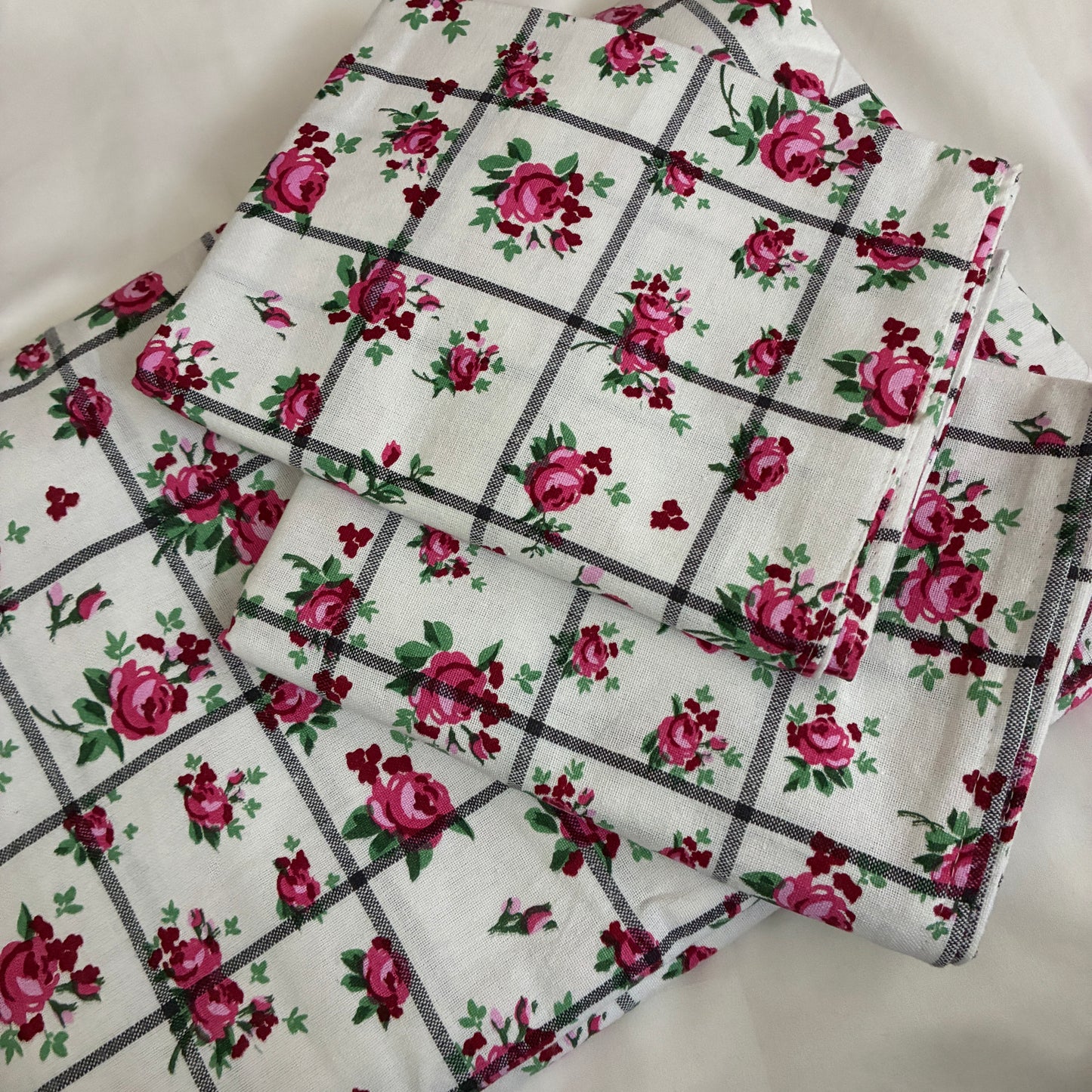 Roses & Checks Cotton Bedspread with 2 Pillow Covers 70 x 90 in